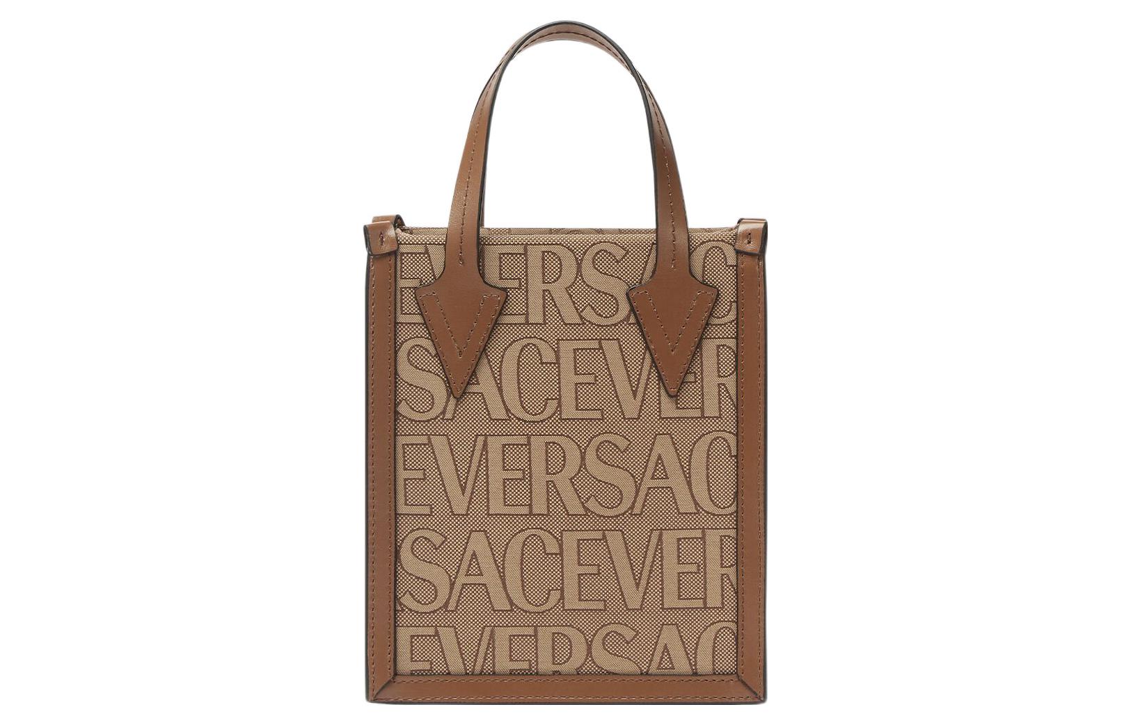 VERSACE Кожаная сумка-шоппер через плечо мужская коричневая
VERSACE Кожаная сумка-шоппер через плечо мужская коричневая