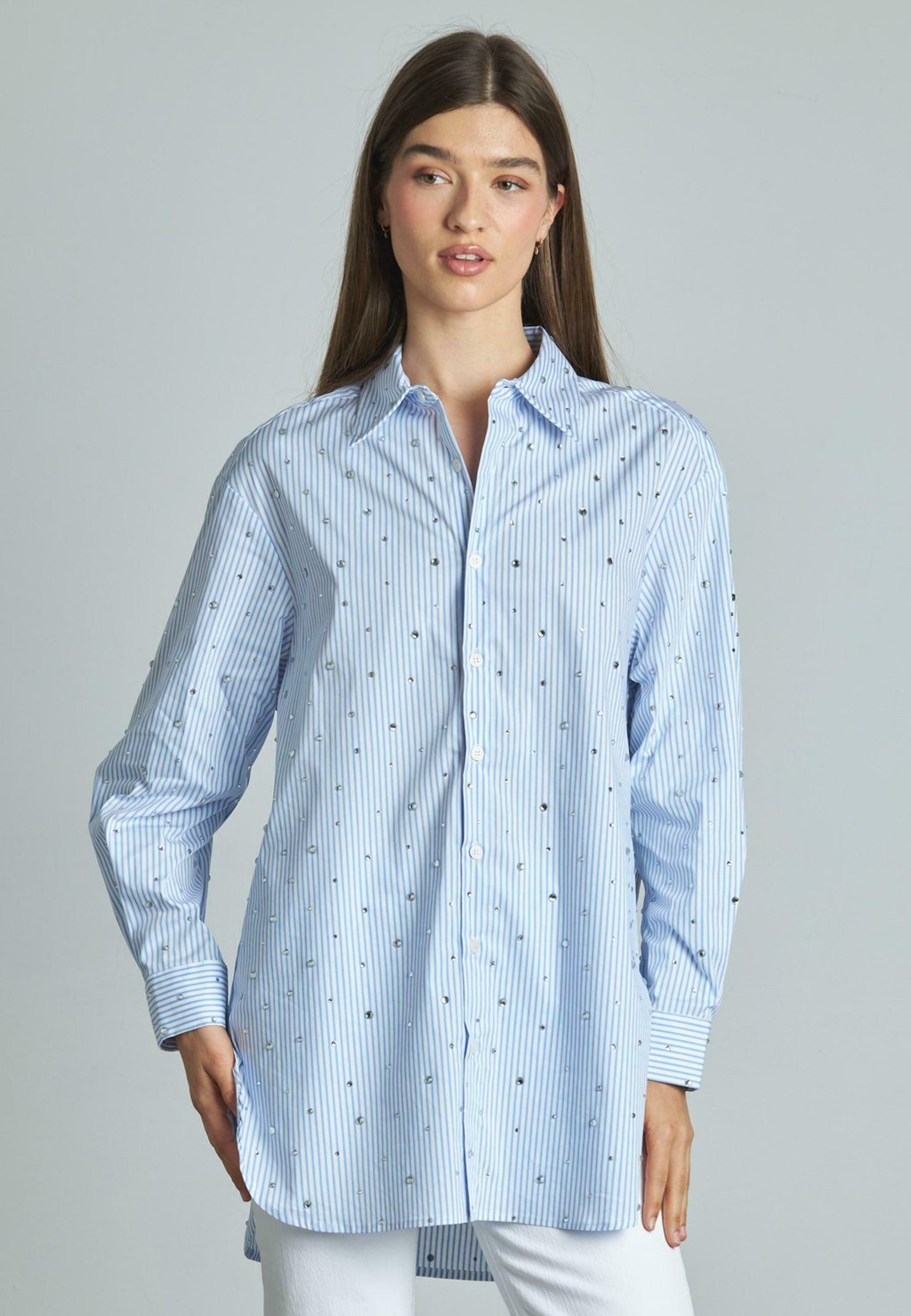 Блузка на пуговицах DE RAYAS CON PEDRERÍA Alma en Pena, синий
Блузка на пуговицах DE RAYAS CON PEDRERÍA Alma en Pena, синий