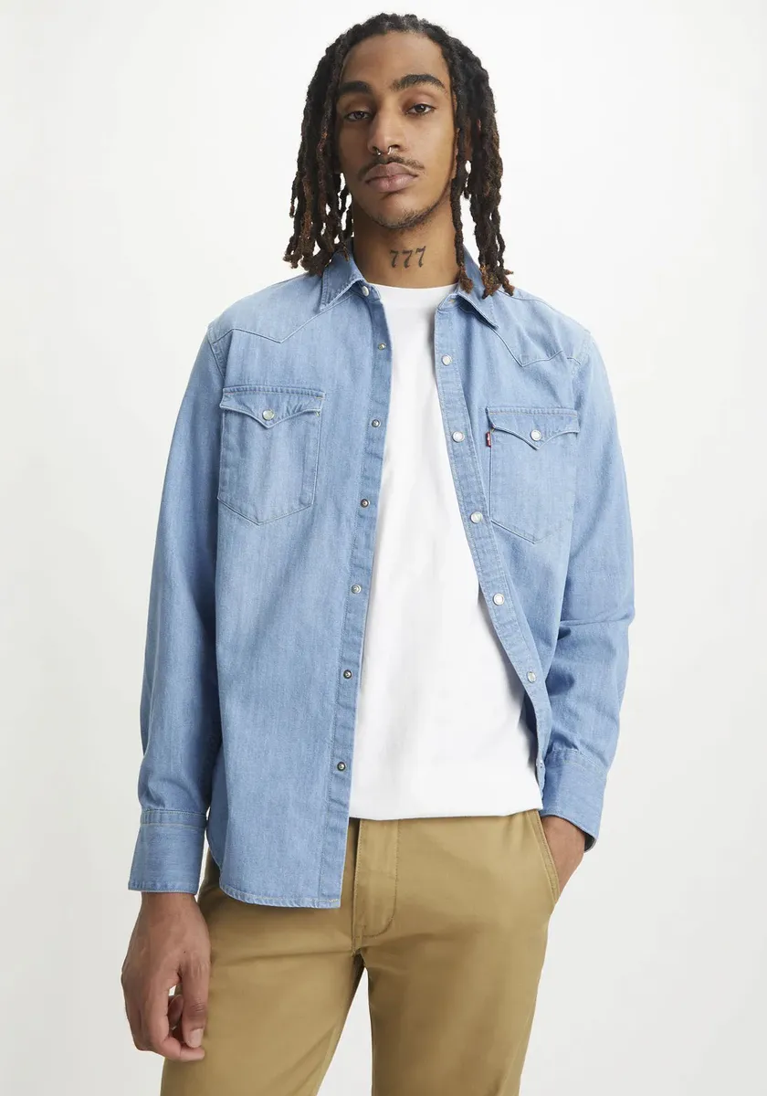 Джинсовая рубашка Levi's "LE BARSTOW WESTERN STAND", с нагрудными карманами, цвет Light Indigo
Джинсовая рубашка Levi's "LE BARSTOW WESTERN STAND", с нагрудными карманами, цвет Light Indigo
