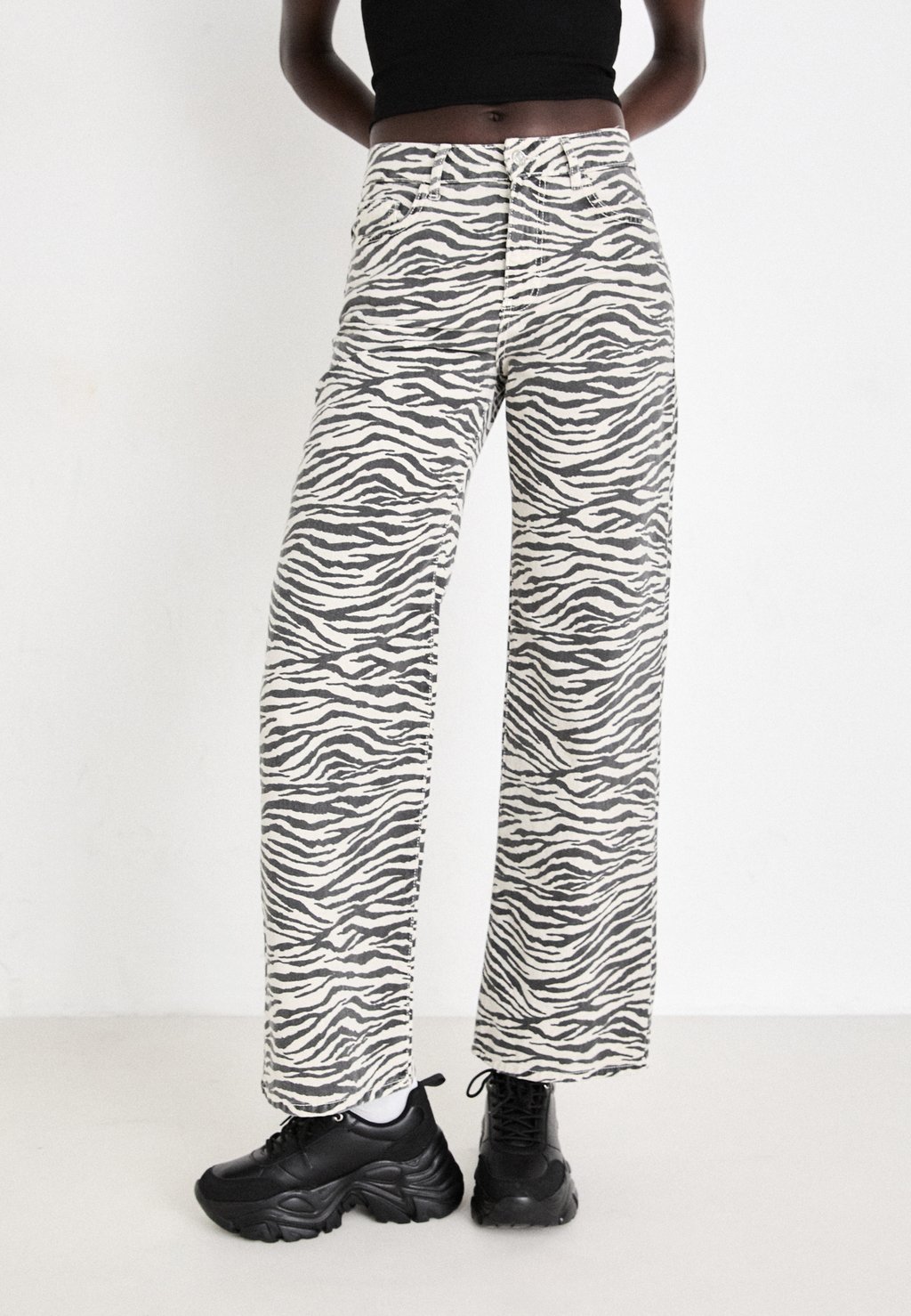 Джинсы свободного кроя Gina Tricot, черный
Джинсы свободного кроя Gina Tricot, черный