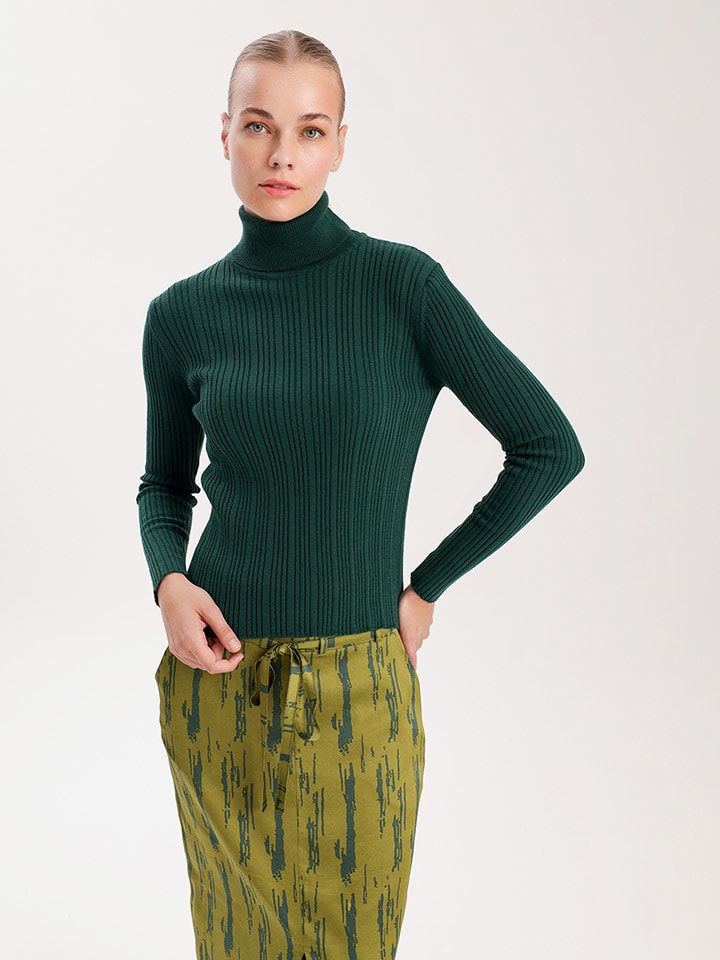 Свитер BGN, темно-зеленый
Свитер BGN, темно-зеленый