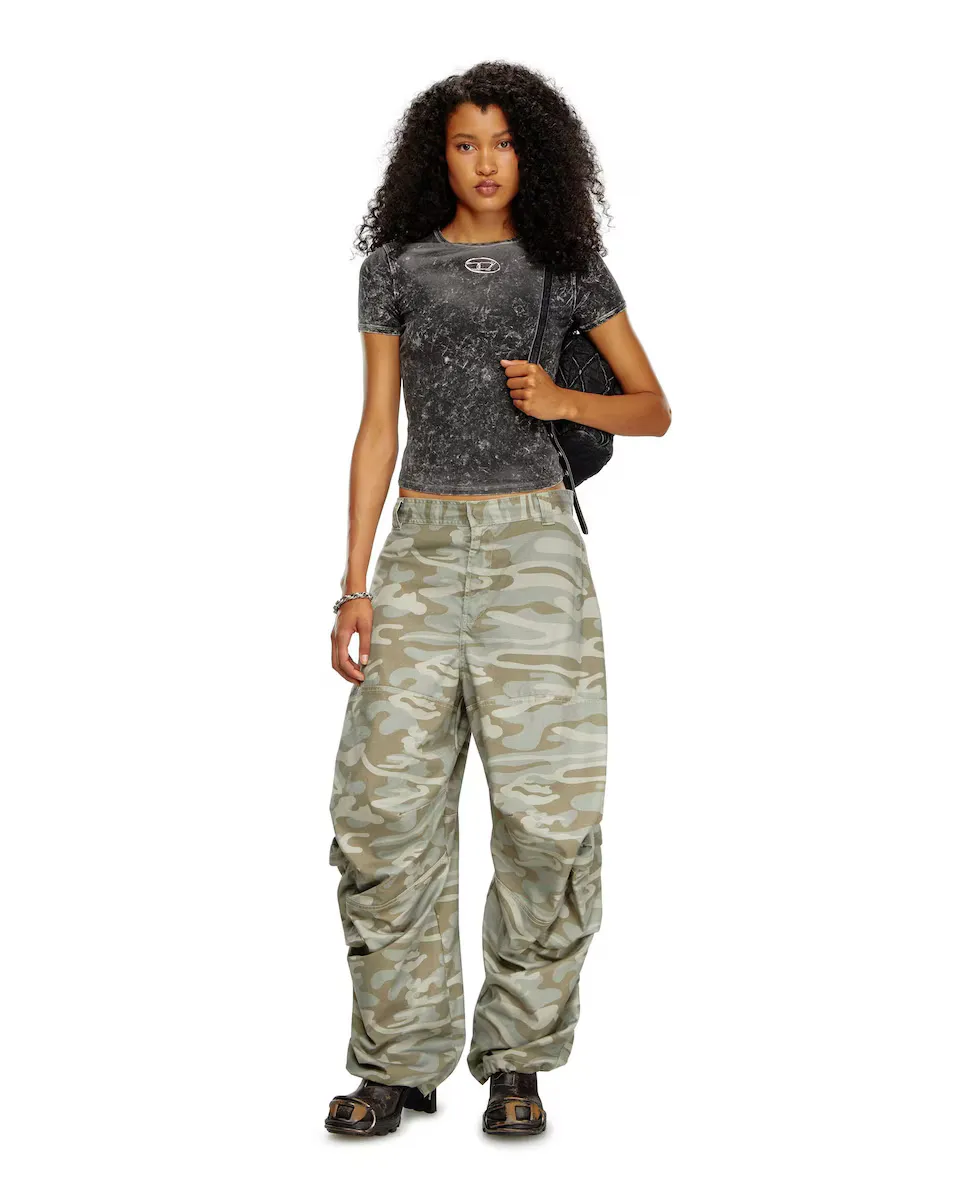 Женская футболка с короткими рукавами и логотипом Diesel, черный
Женская футболка с короткими рукавами и логотипом Diesel, черный