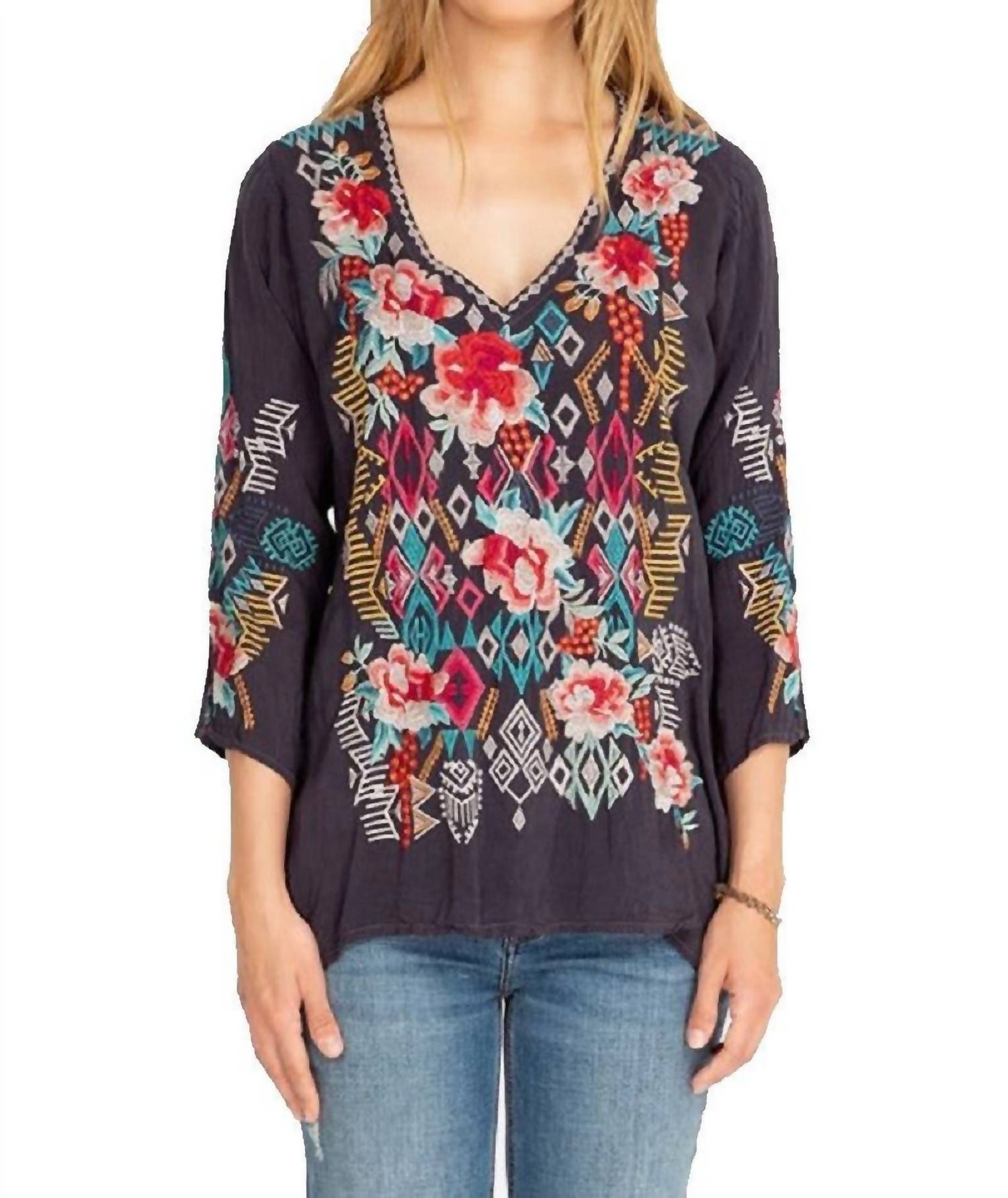 Блузка Эммалин в сером ониксе Johnny Was, цвет grey onyx 
Блузка Эммалин в сером ониксе Johnny Was, цвет grey onyx