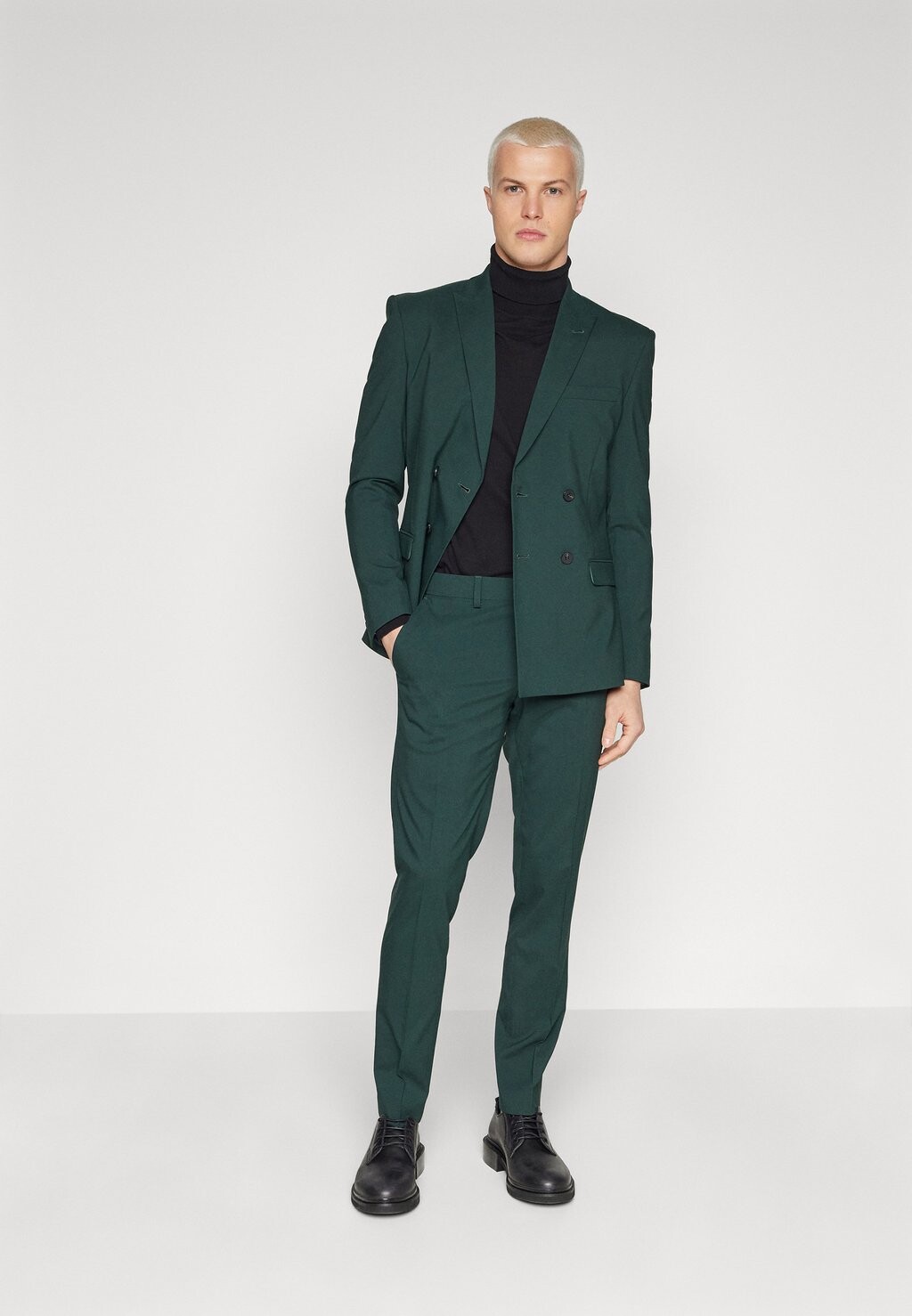 Костюм THE FASHION SUIT PEAK Isaac Dewhirst, цвет dark green
Костюм THE FASHION SUIT PEAK Isaac Dewhirst, цвет dark green