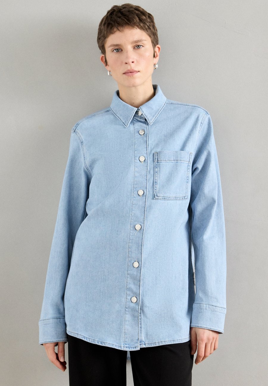 Блуза Marc O'Polo REGULAR FIT LONG LENGTH CHEST POCKET , Soft Light Blue Wash/Blue Denim
Блуза Marc O'Polo REGULAR FIT LONG LENGTH CHEST POCKET , Soft Light Blue Wash/Blue Denim