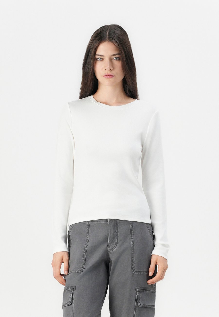 Топ GAP CREW , Fresh White/White
Топ GAP CREW , Fresh White/White