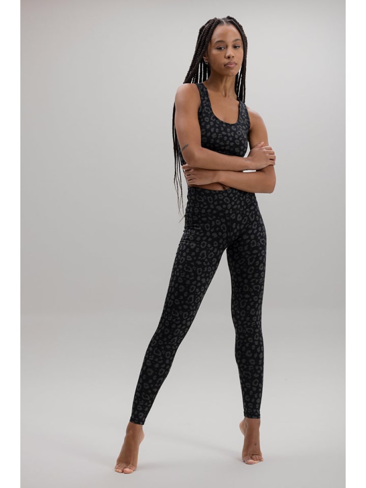 Леггинсы черного цвета Hey Honey
Леггинсы черного цвета Hey Honey