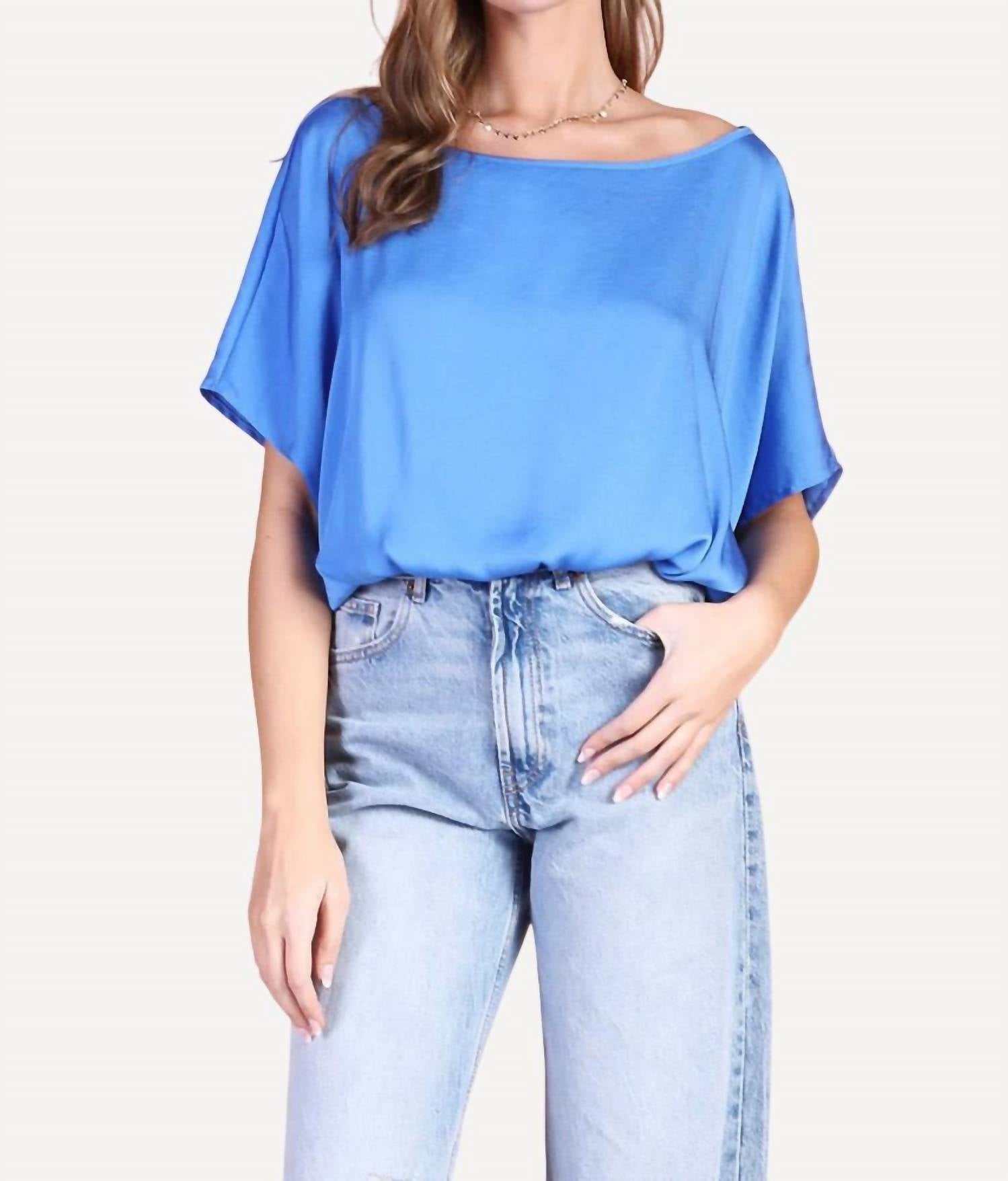 Голубая блузка с открытыми плечами для вечеринки Tyche
Голубая блузка с открытыми плечами для вечеринки Tyche