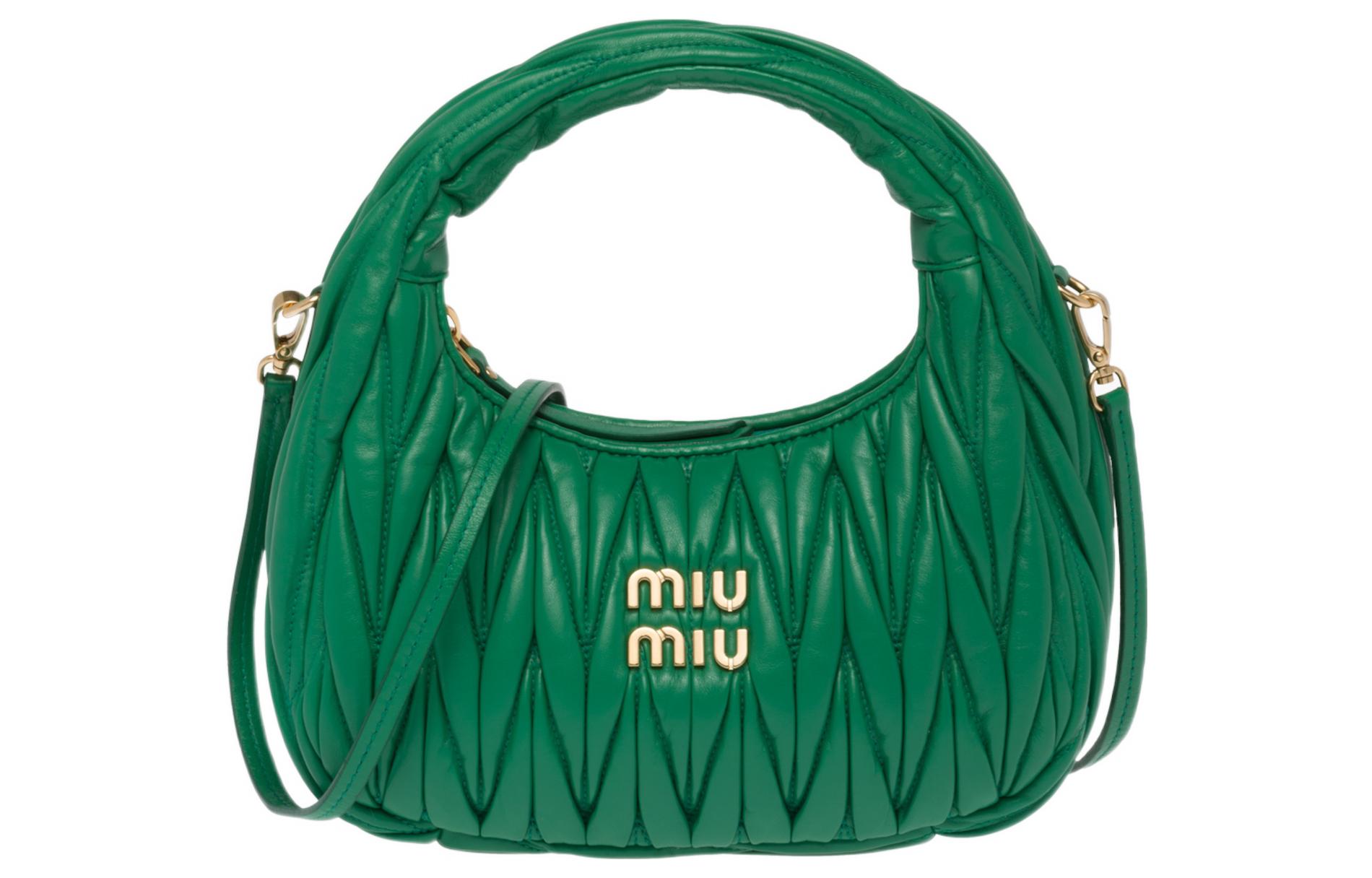 MIU MIU Сумка Wander Series из мягкой овечьей кожи, через плечо, кроссбоди, женская ручная сумка Mango Green
MIU MIU Сумка Wander Series из мягкой овечьей кожи, через плечо, кроссбоди, женская ручная сумка Mango Green