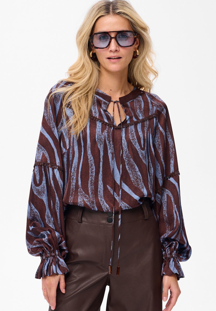 Блуза blue shadow KONGA, Brown
Блуза blue shadow KONGA, Brown