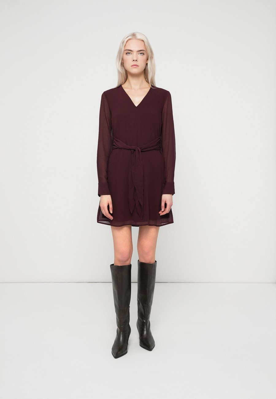 Платье Vero Moda VMPEARL SHORT DRESS, Winetasting/Bordeaux
Платье Vero Moda VMPEARL SHORT DRESS, Winetasting/Bordeaux