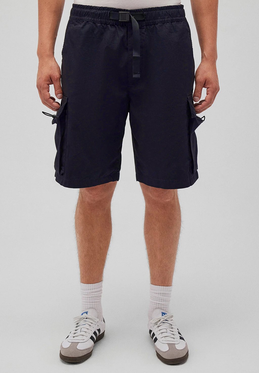 Шорты BERMUDA MIT ELASTISCHEM BUND Mavi, темно-синий
Шорты BERMUDA MIT ELASTISCHEM BUND Mavi, темно-синий