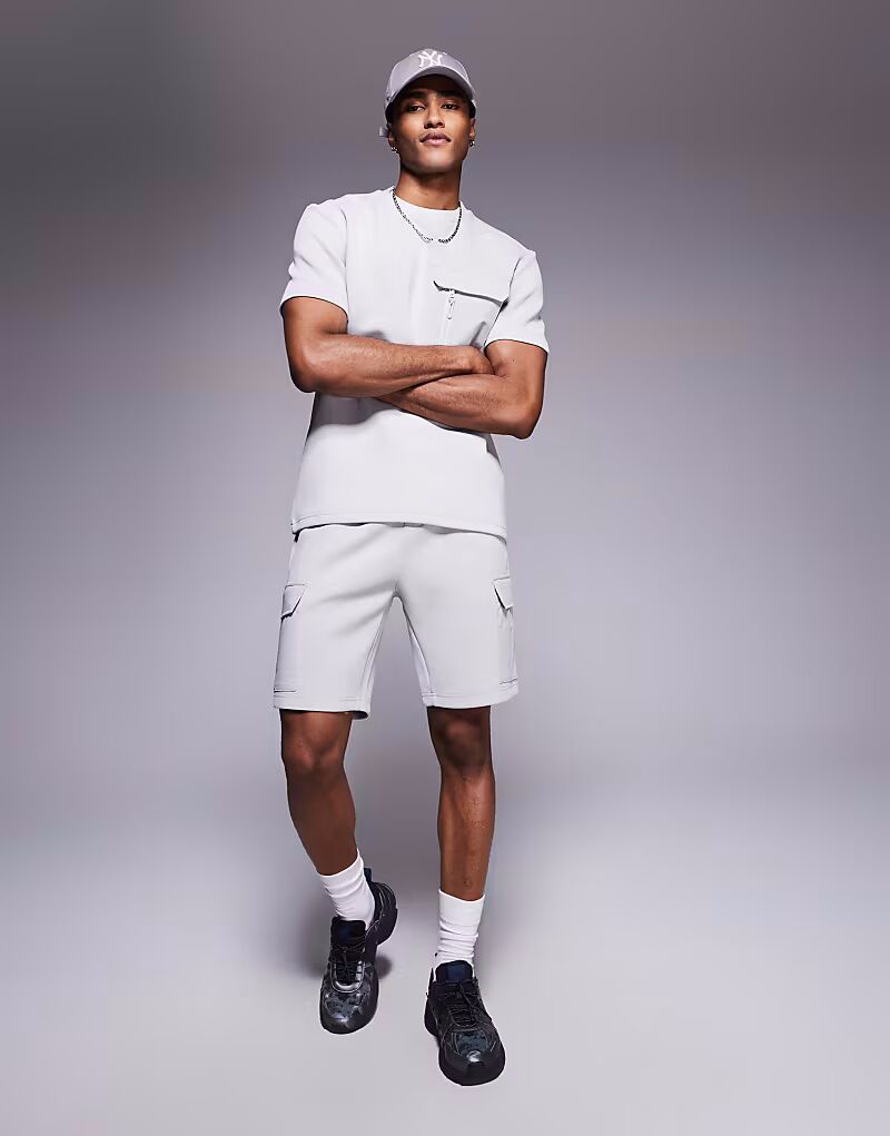 Нейлоновые шорты River Island с карманами светло-серого цвета
Нейлоновые шорты River Island с карманами светло-серого цвета