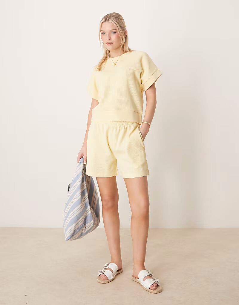 Удлиненные вафельные шорты лимонного цвета Asos Design
Удлиненные вафельные шорты лимонного цвета Asos Design