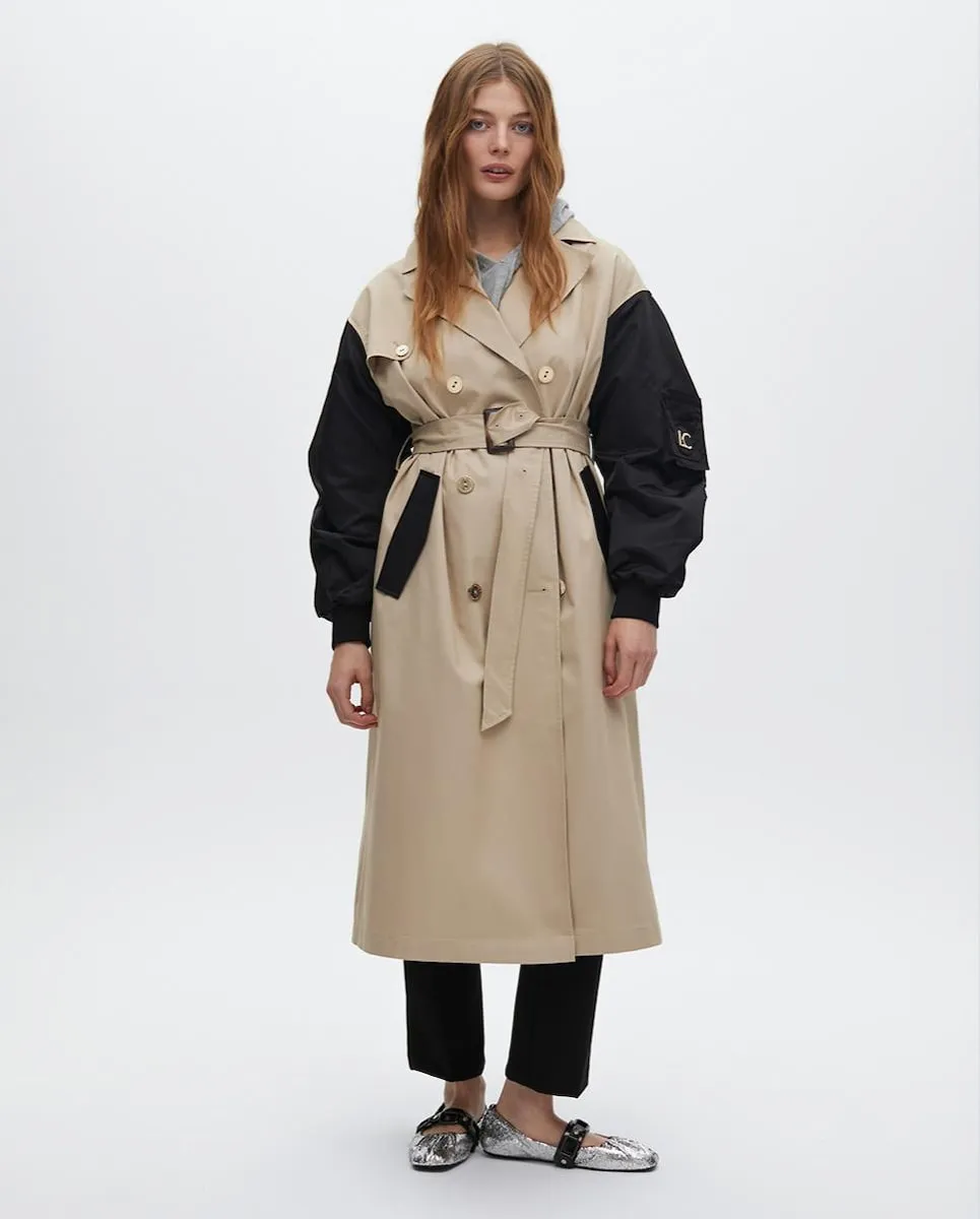 Женский плащ с контрастными рукавами Lola Casademunt, синий/бежевый
Женский плащ с контрастными рукавами Lola Casademunt, синий/бежевый