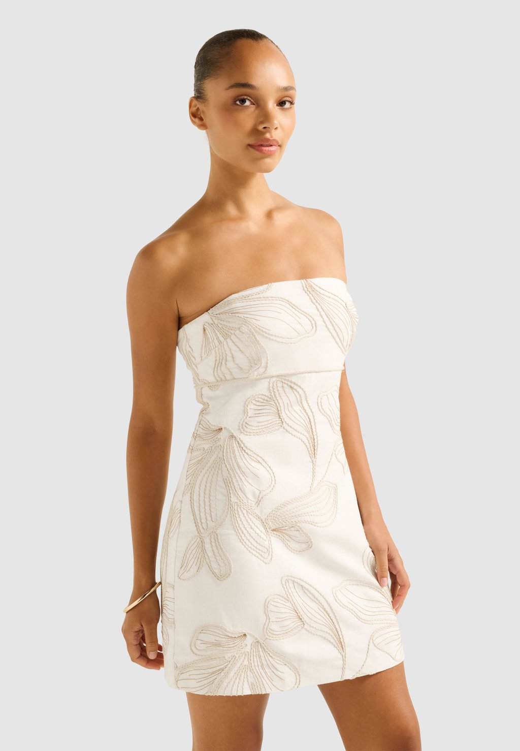Коктейльное/вечернее платье STRAPLESS MINI DRESS Forever New, кремовый 
Коктейльное/вечернее платье STRAPLESS MINI DRESS Forever New, кремовый