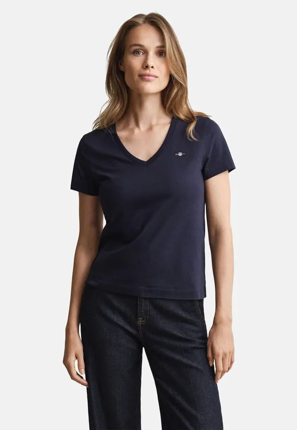 Базовая футболка с v-образным вырезом и эмблемой reg shield Gant, Evening Blue, Синий, Базовая футболка с v-образным вырезом и эмблемой reg shield Gant, Evening Blue
Базовая футболка с v-образным вырезом и эмблемой reg shield Gant, Evening Blue, Синий, Базовая футболка с v-образным вырезом и эмблемой reg shield Gant, Evening Blue