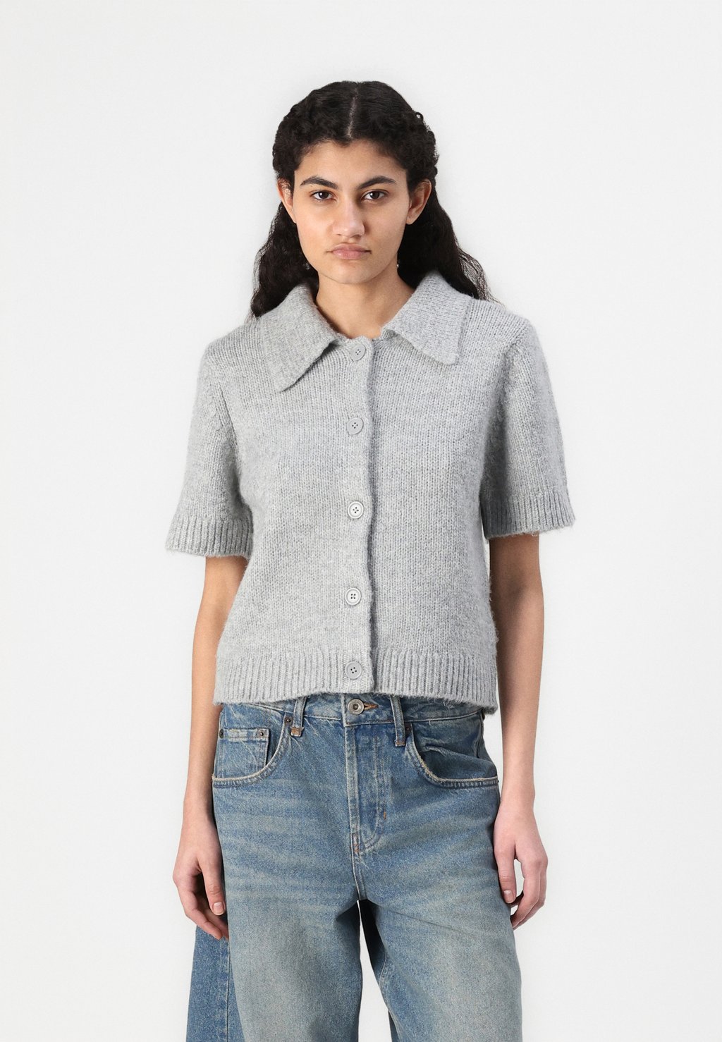 Кардиган CARDIGAN Gina Tricot, светло-серый
Кардиган CARDIGAN Gina Tricot, светло-серый