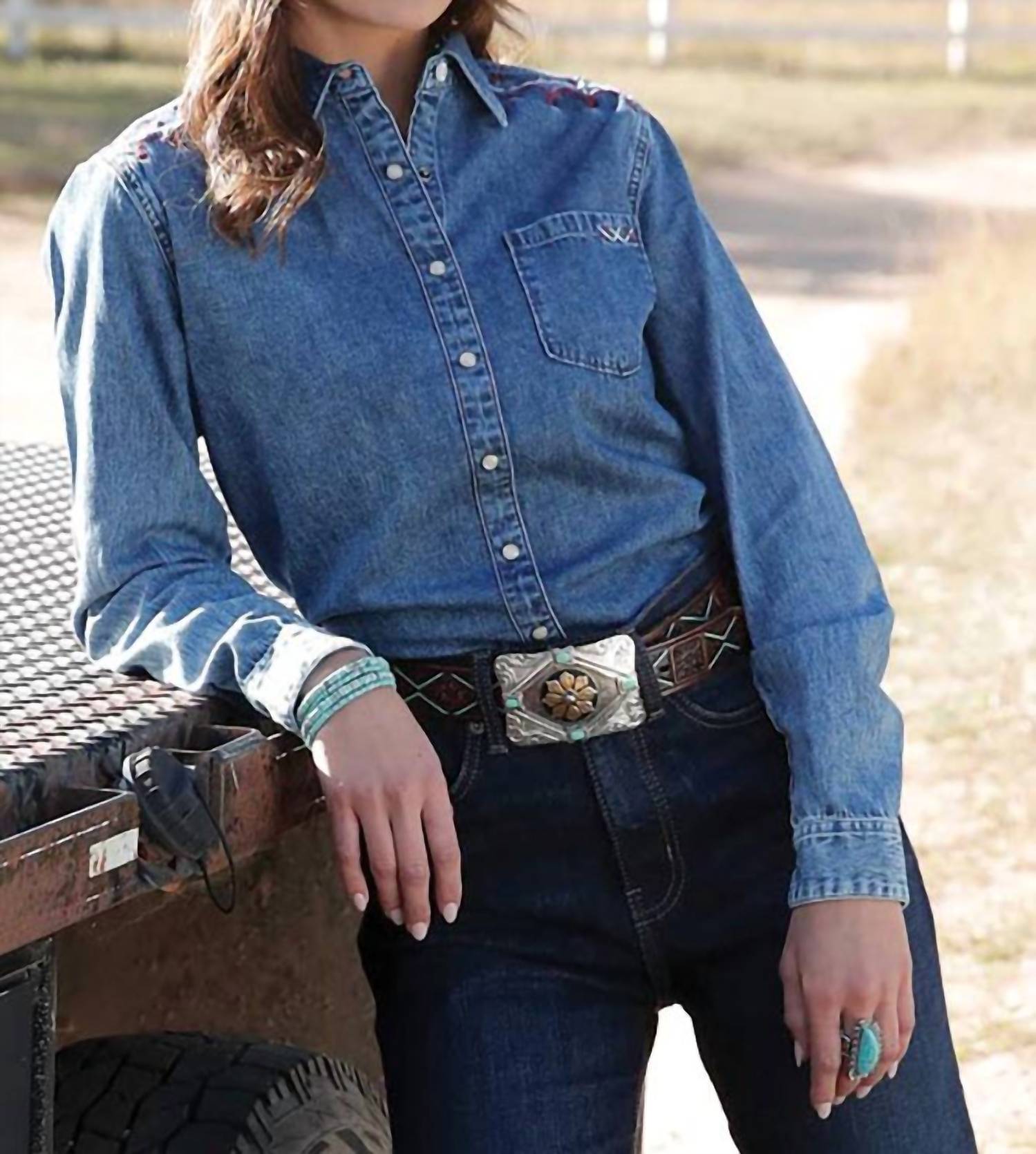Женская джинсовая рубашка с кнопками и длинными рукавами в стиле вестерн Cruel Girl, Denim
Женская джинсовая рубашка с кнопками и длинными рукавами в стиле вестерн Cruel Girl, Denim