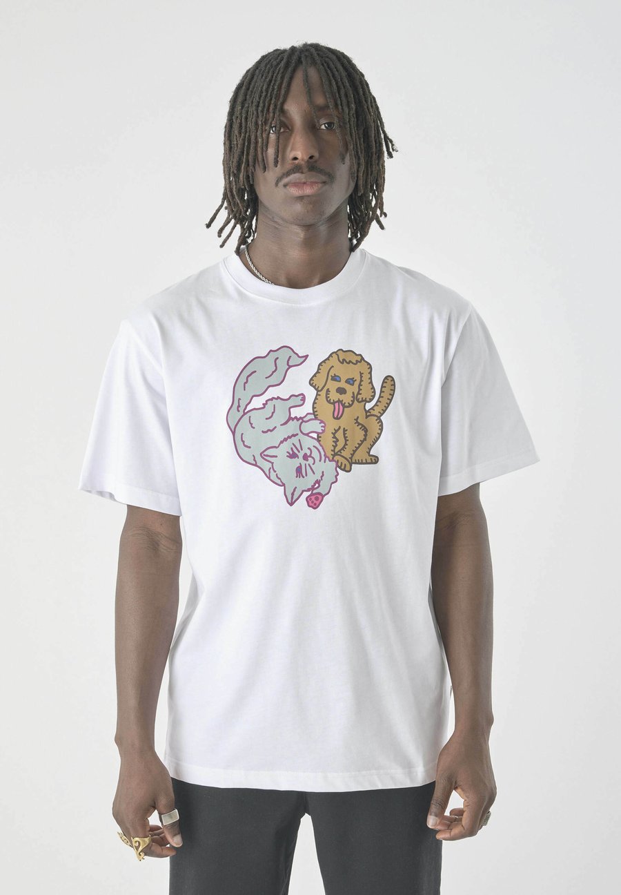 Футболка Cleptomanicx CAT & DOG, White, Белый, Футболка Cleptomanicx CAT & DOG, White
Футболка Cleptomanicx CAT & DOG, White, Белый, Футболка Cleptomanicx CAT & DOG, White