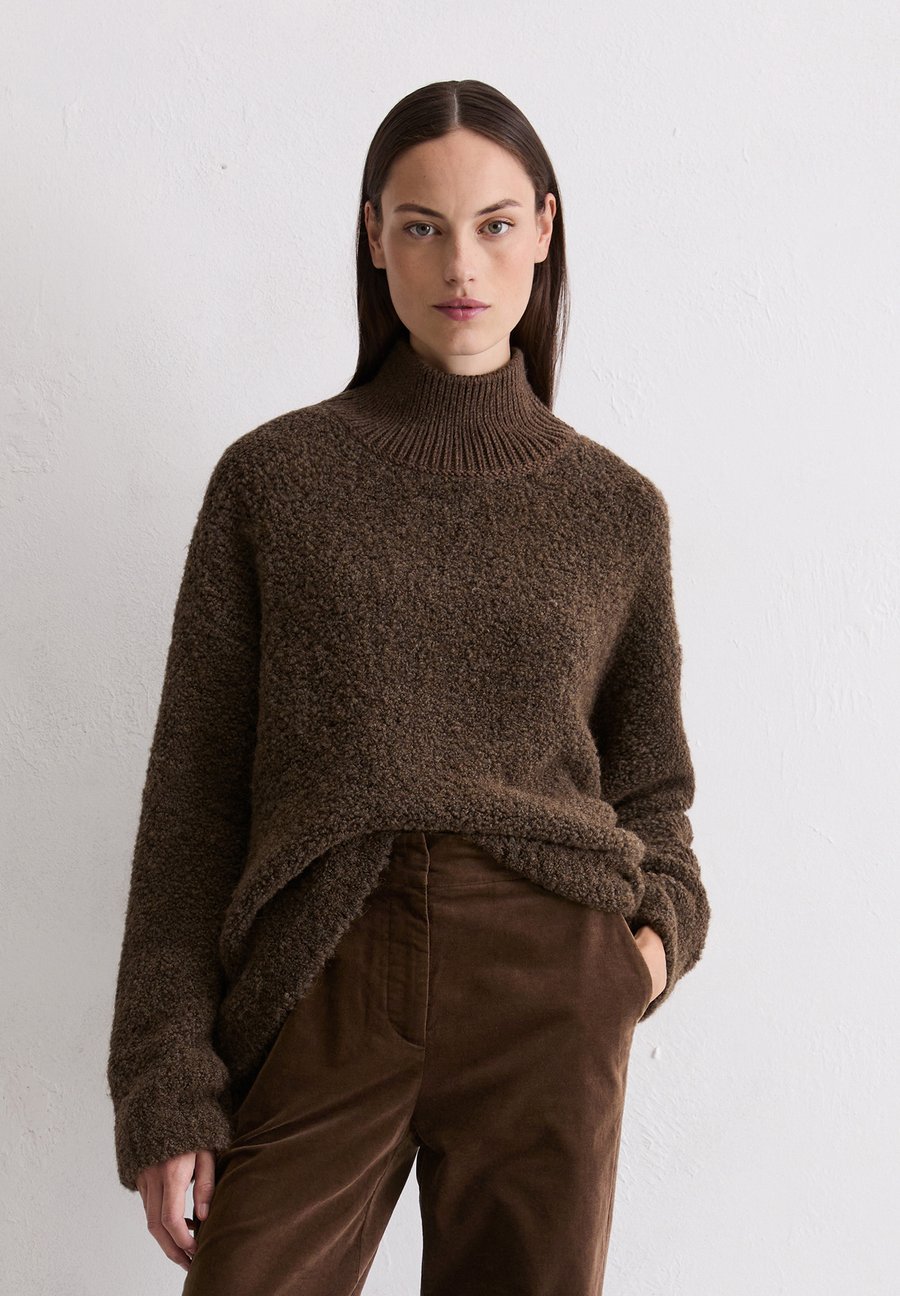 Джемпер Marc O'Polo LONGSLEEVE STAND-UP COLLAR, Shaded Brown Melange/Brown
Джемпер Marc O'Polo LONGSLEEVE STAND-UP COLLAR, Shaded Brown Melange/Brown