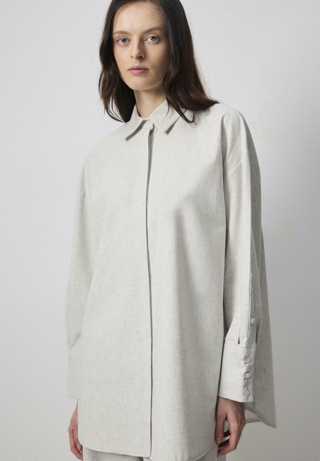 Блузка на пуговицах SET - Trousers Touché Privé, металлик черный
Блузка на пуговицах SET - Trousers Touché Privé, металлик черный