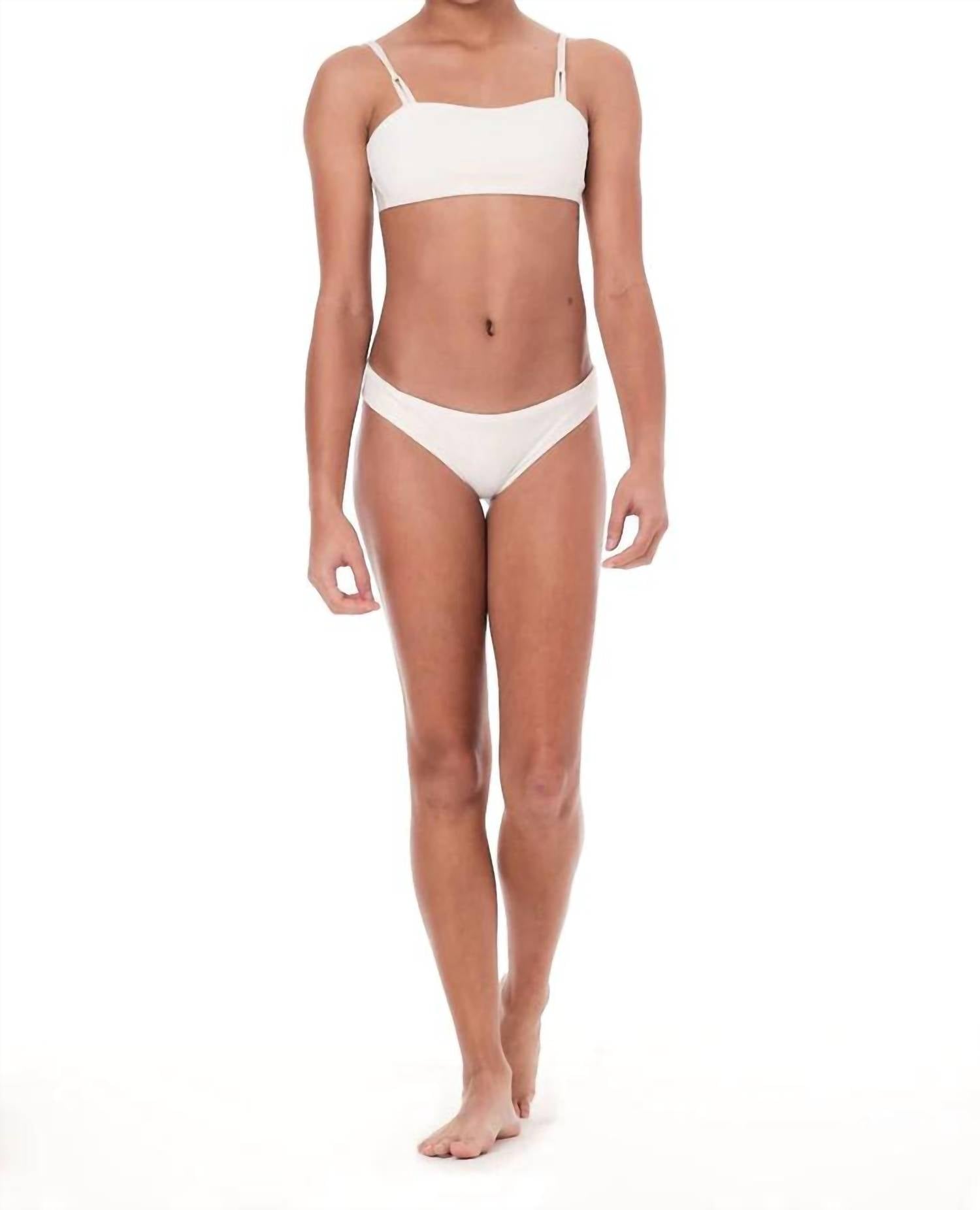 Кремовый сет с ажурным бикини Submarine
Кремовый сет с ажурным бикини Submarine