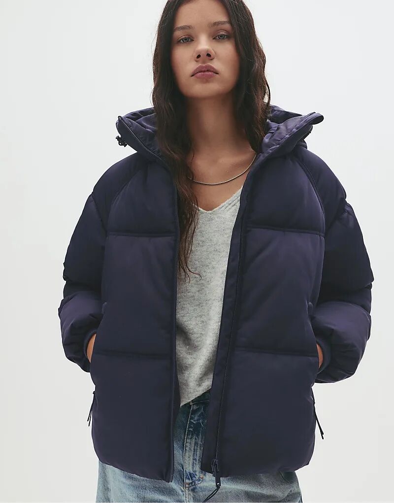 Стеганая куртка Pull&Bear с капюшоном темно-синего цвета
Стеганая куртка Pull&Bear с капюшоном темно-синего цвета