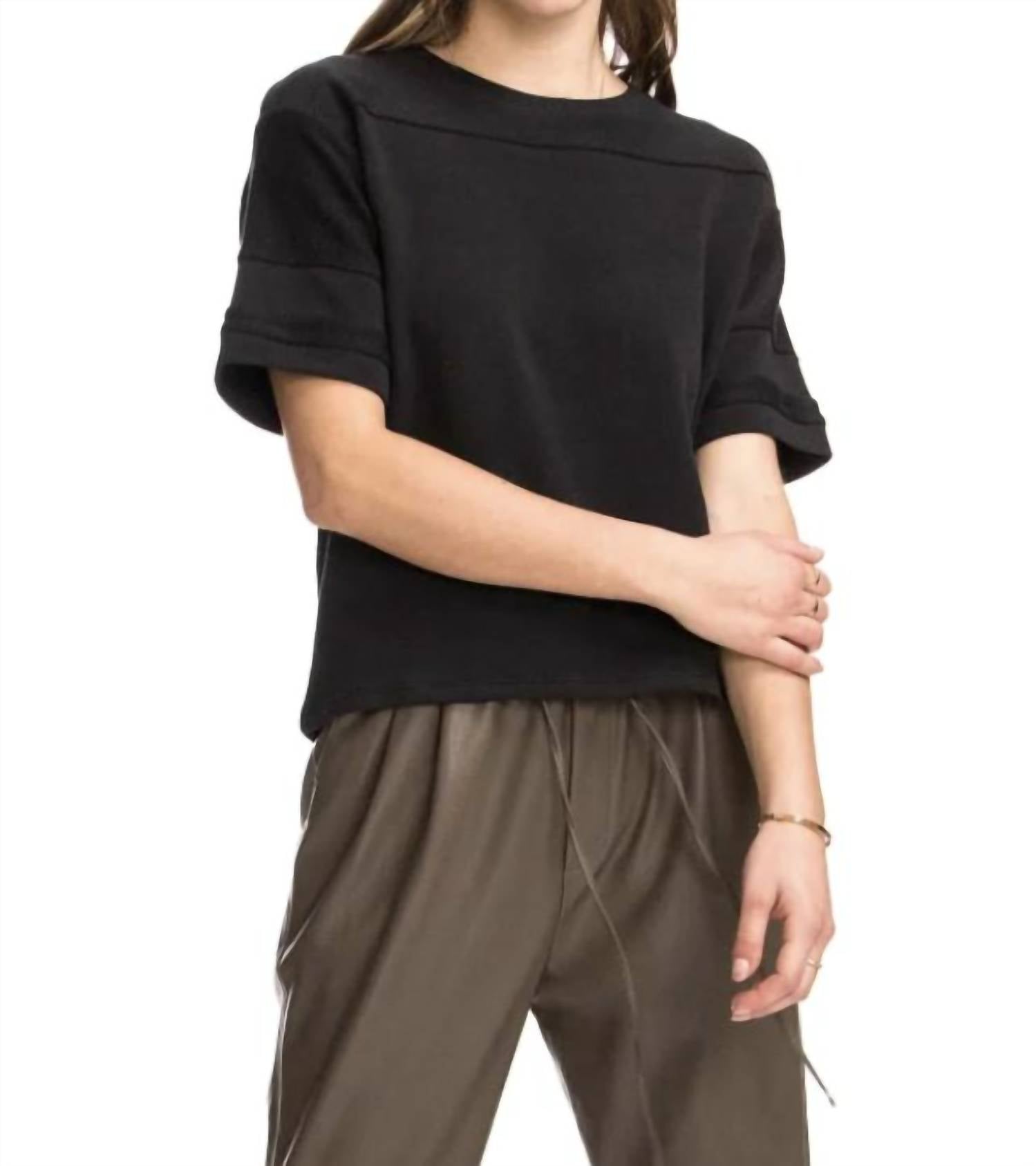 Футболка Montana Football с коротким рукавом черного цвета CHRLDR
Футболка Montana Football с коротким рукавом черного цвета CHRLDR