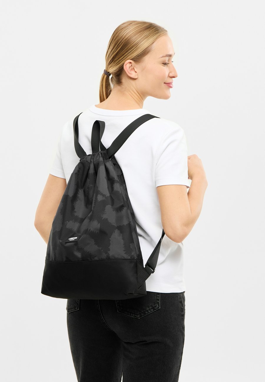 Рюкзак Larkson NO 7, Grey Leo/Mottled Dark Grey
Рюкзак Larkson NO 7, Grey Leo/Mottled Dark Grey