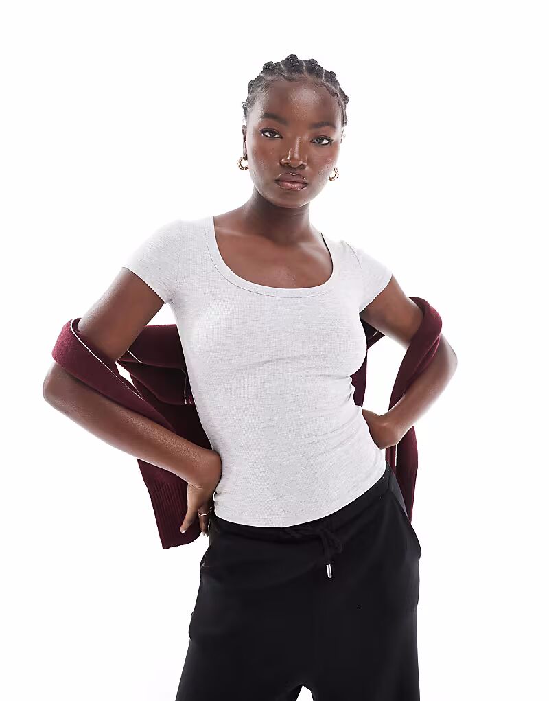 Топ Cotton On с короткими рукавами и круглым вырезом в рубчик, серый цвет
Топ Cotton On с короткими рукавами и круглым вырезом в рубчик, серый цвет