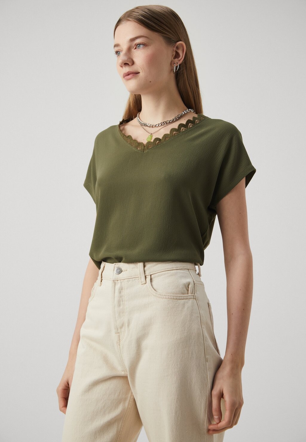 Футболка с принтом ONLTANI V NECK ONLY, хаки
Футболка с принтом ONLTANI V NECK ONLY, хаки