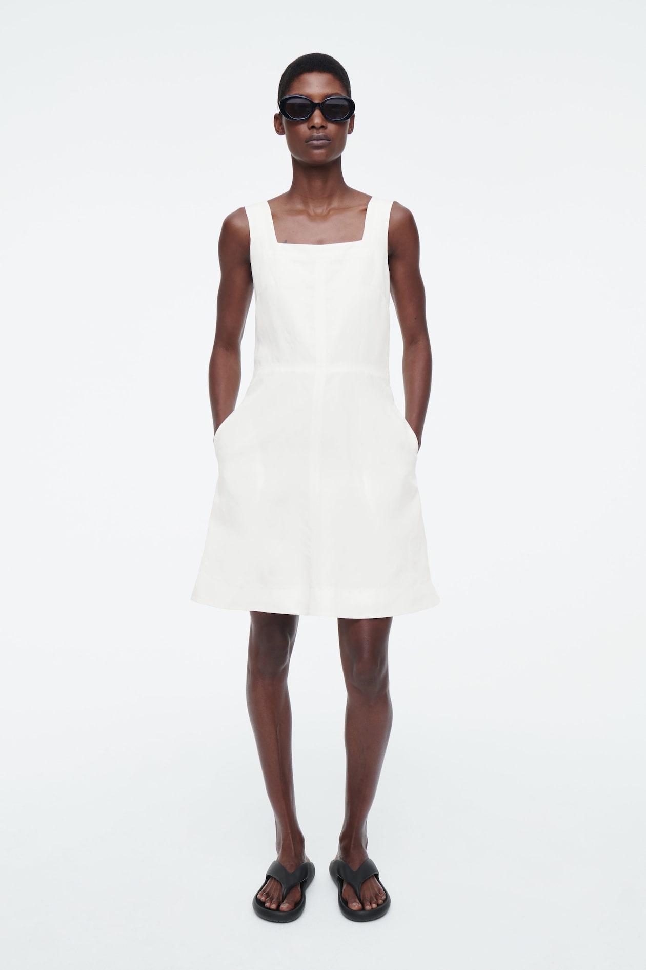 Мини-платье с вырезом каро COS, белый
Мини-платье с вырезом каро COS, белый