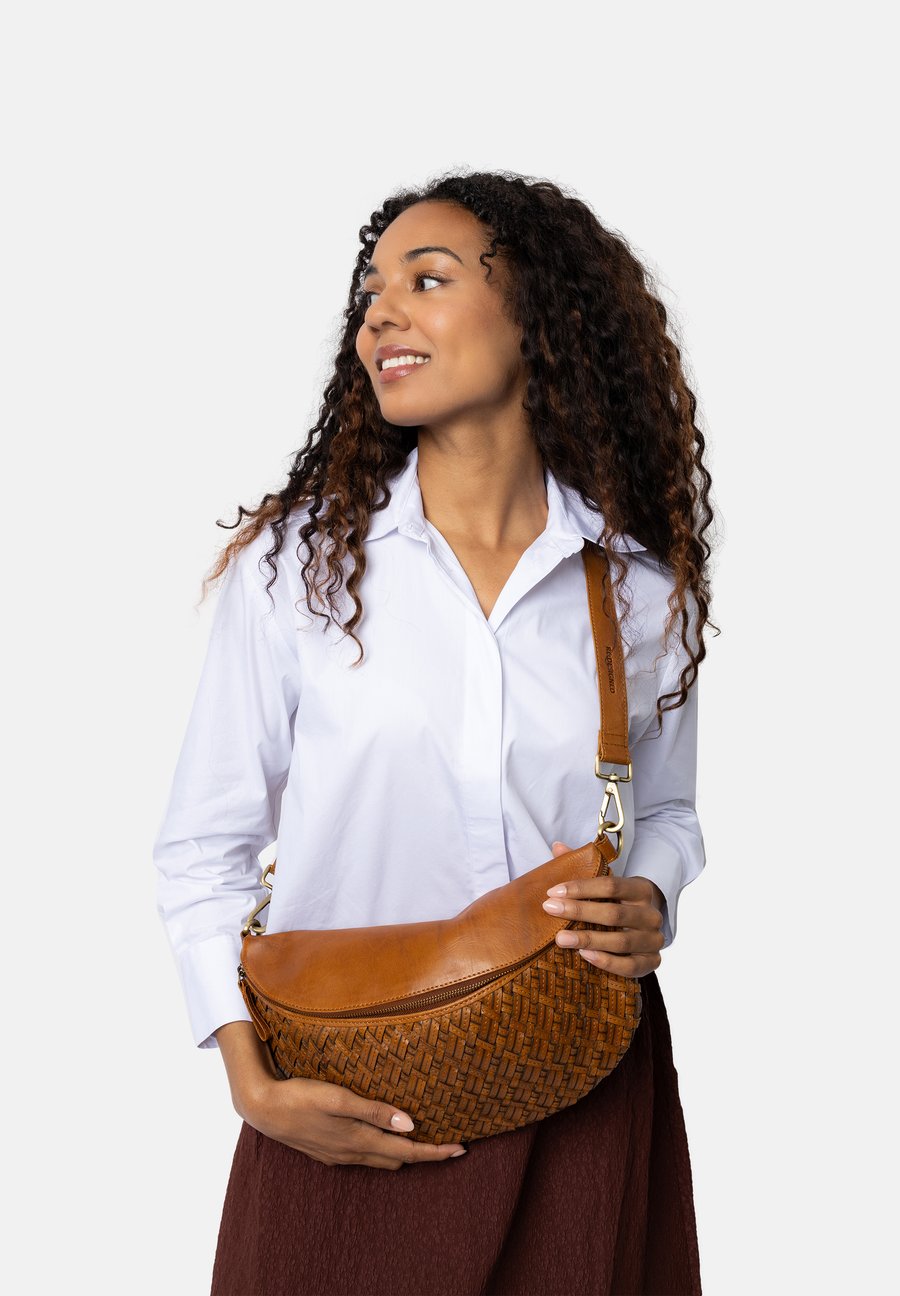 Сумка кросс-боди RE:DESIGNED Cross body bag, Tan
Сумка кросс-боди RE:DESIGNED Cross body bag, Tan
