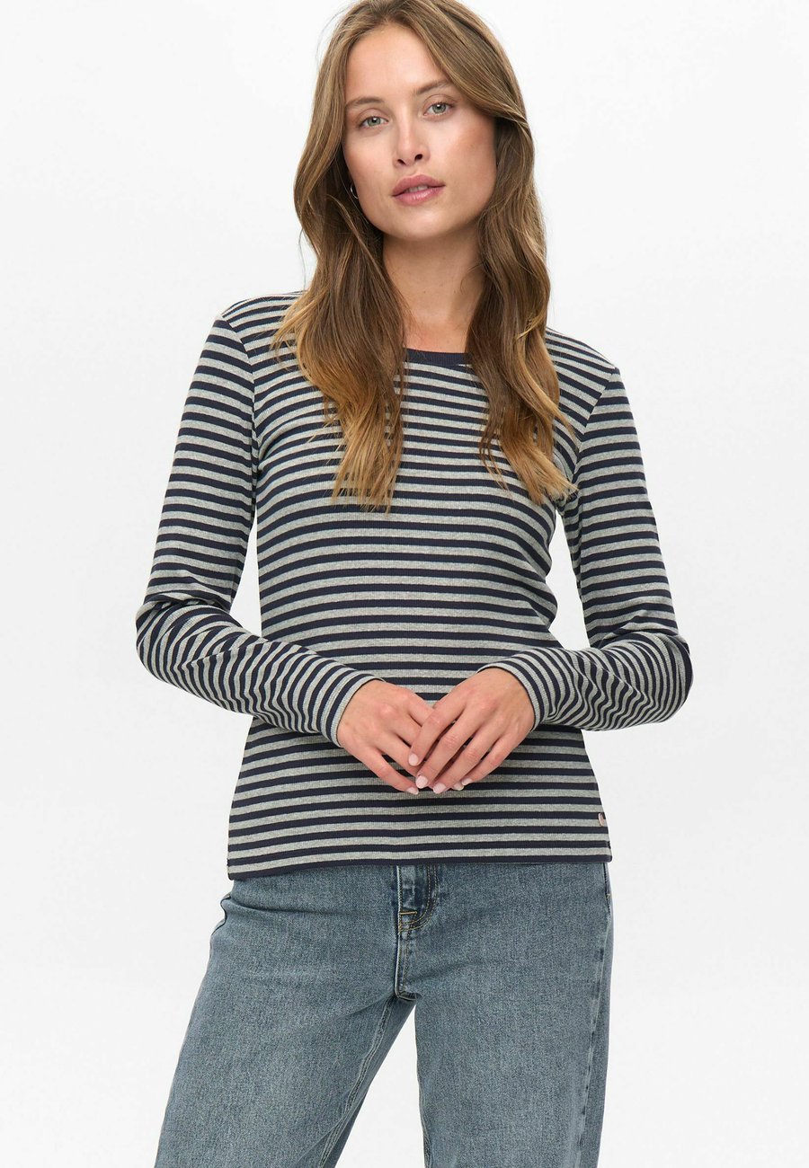 Топ Nümph MELANY LS , Dark Sapphire/Dark Blue
Топ Nümph MELANY LS , Dark Sapphire/Dark Blue