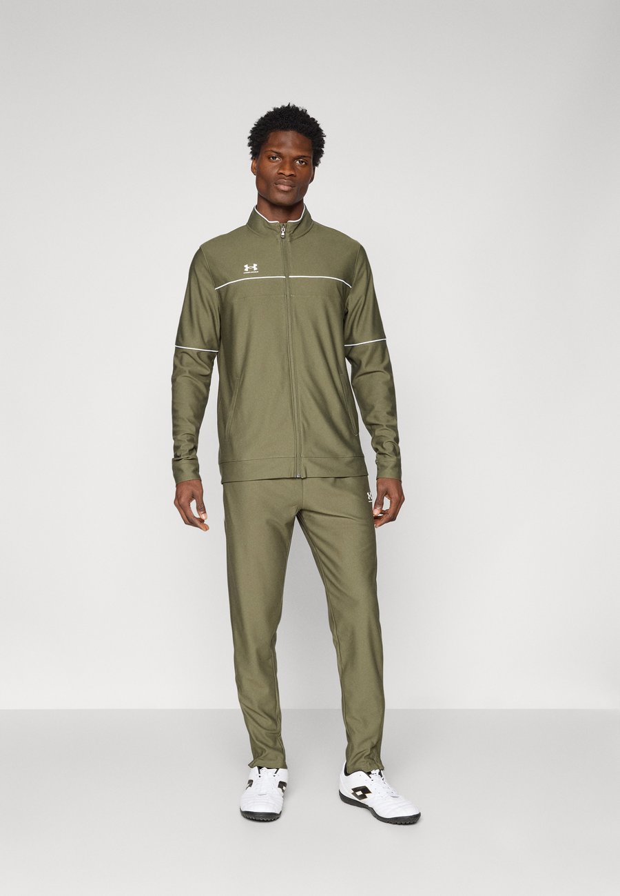 Спортивный костюм Under Armour CHALLENGER, Marine Green/White/Khaki
Спортивный костюм Under Armour CHALLENGER, Marine Green/White/Khaki