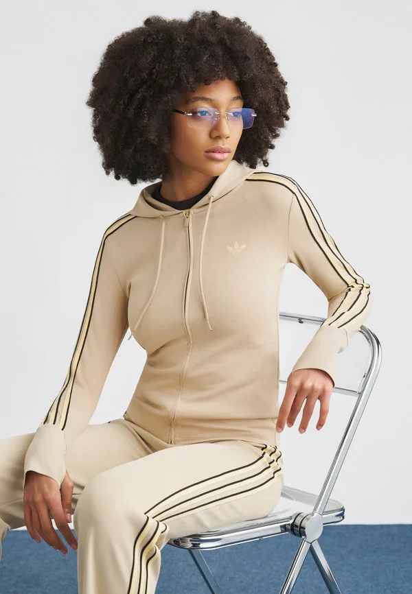 Толстовка с капюшоном и застежкой-молнией Adidas Originals, Stone Khaki, Хаки, Толстовка с капюшоном и застежкой-молнией Adidas Originals, Stone Khaki
Толстовка с капюшоном и застежкой-молнией Adidas Originals, Stone Khaki, Хаки, Толстовка с капюшоном и застежкой-молнией Adidas Originals, Stone Khaki