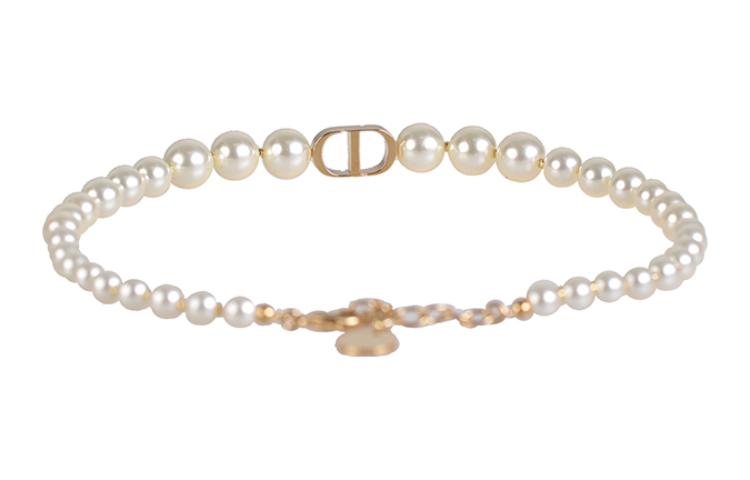 Женские золотые кулоны из смолы DIOR
Женские золотые кулоны из смолы DIOR