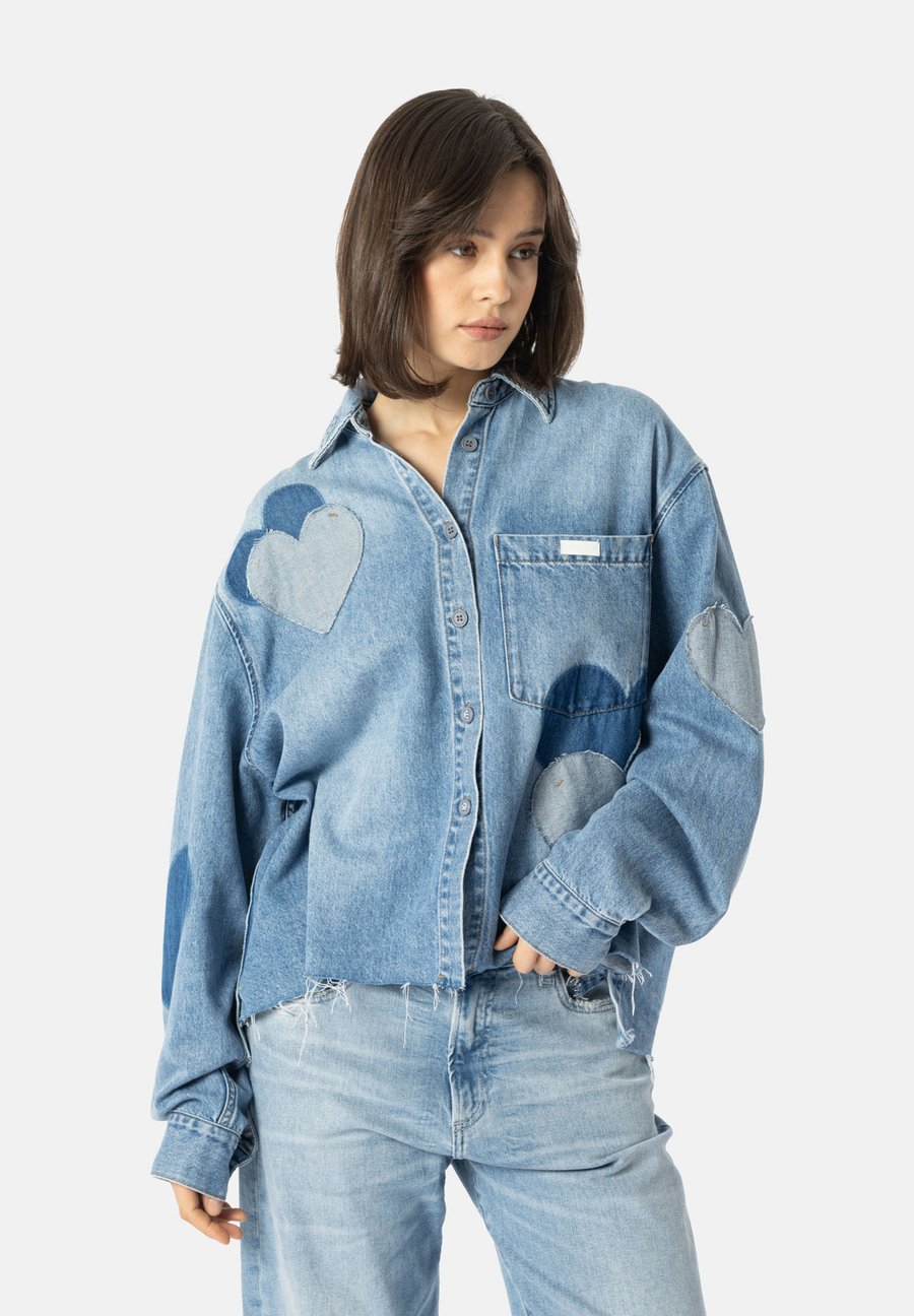 Блуза Elias Rumelis Button-down blouse, Blue Shadow Wash/Blue
Блуза Elias Rumelis Button-down blouse, Blue Shadow Wash/Blue