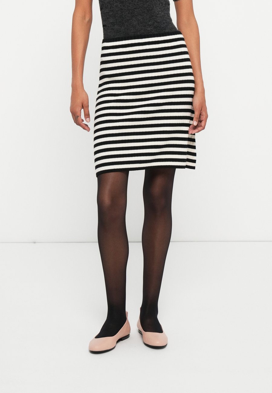 Юбка A. Roege Hove CHERRY SKIRT, Black/Off-White/Black
Юбка A. Roege Hove CHERRY SKIRT, Black/Off-White/Black