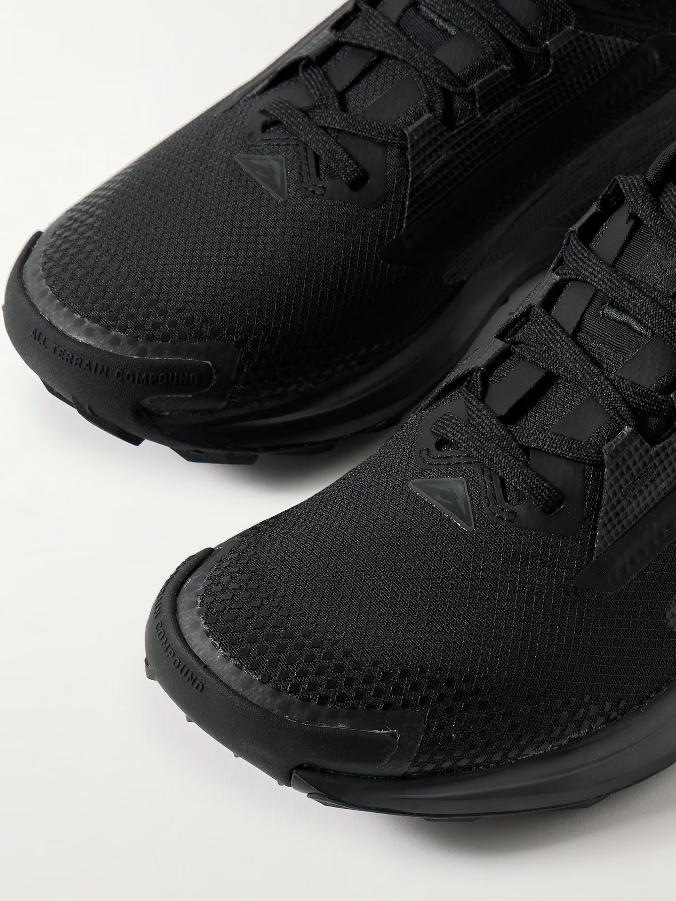 Кроссовки Pegasus Trail 5 с резиновой отделкой GORE-TEX для бега NIKE RUNNING, черный
Кроссовки Pegasus Trail 5 с резиновой отделкой GORE-TEX для бега NIKE RUNNING, черный