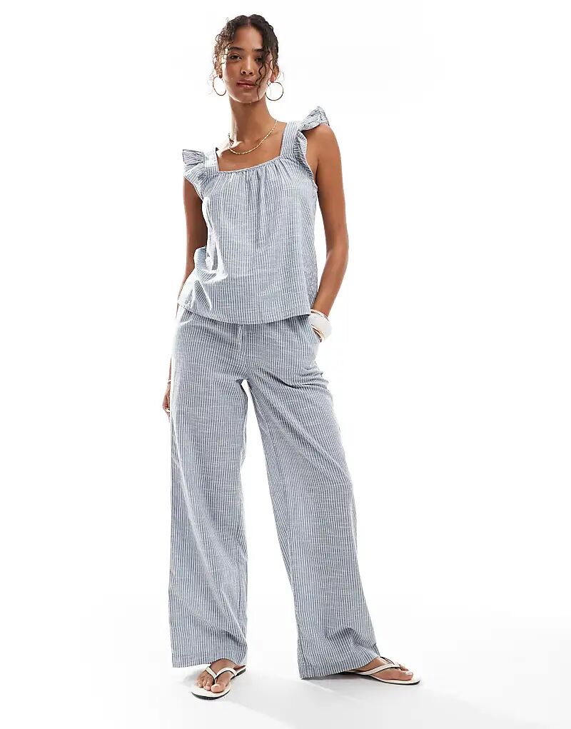 Комбинируемые хлопковые брюки с широкими штанинами и завязкой на талии в синюю полоску
Комбинируемые хлопковые брюки с широкими штанинами и завязкой на талии в синюю полоску