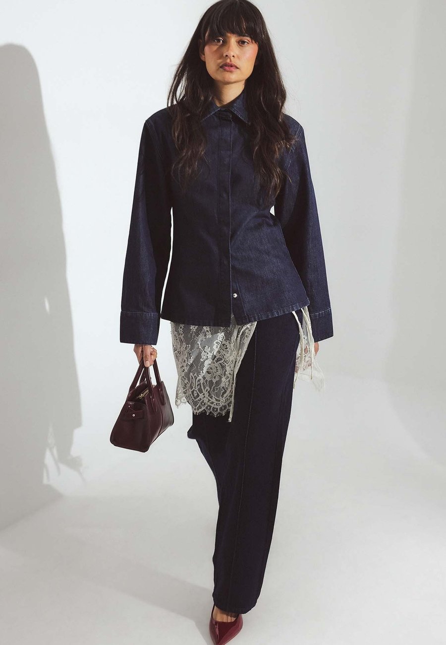 Блуза NA-KD TAILORED, Rinse Wash/Blue-Black Denim
Блуза NA-KD TAILORED, Rinse Wash/Blue-Black Denim