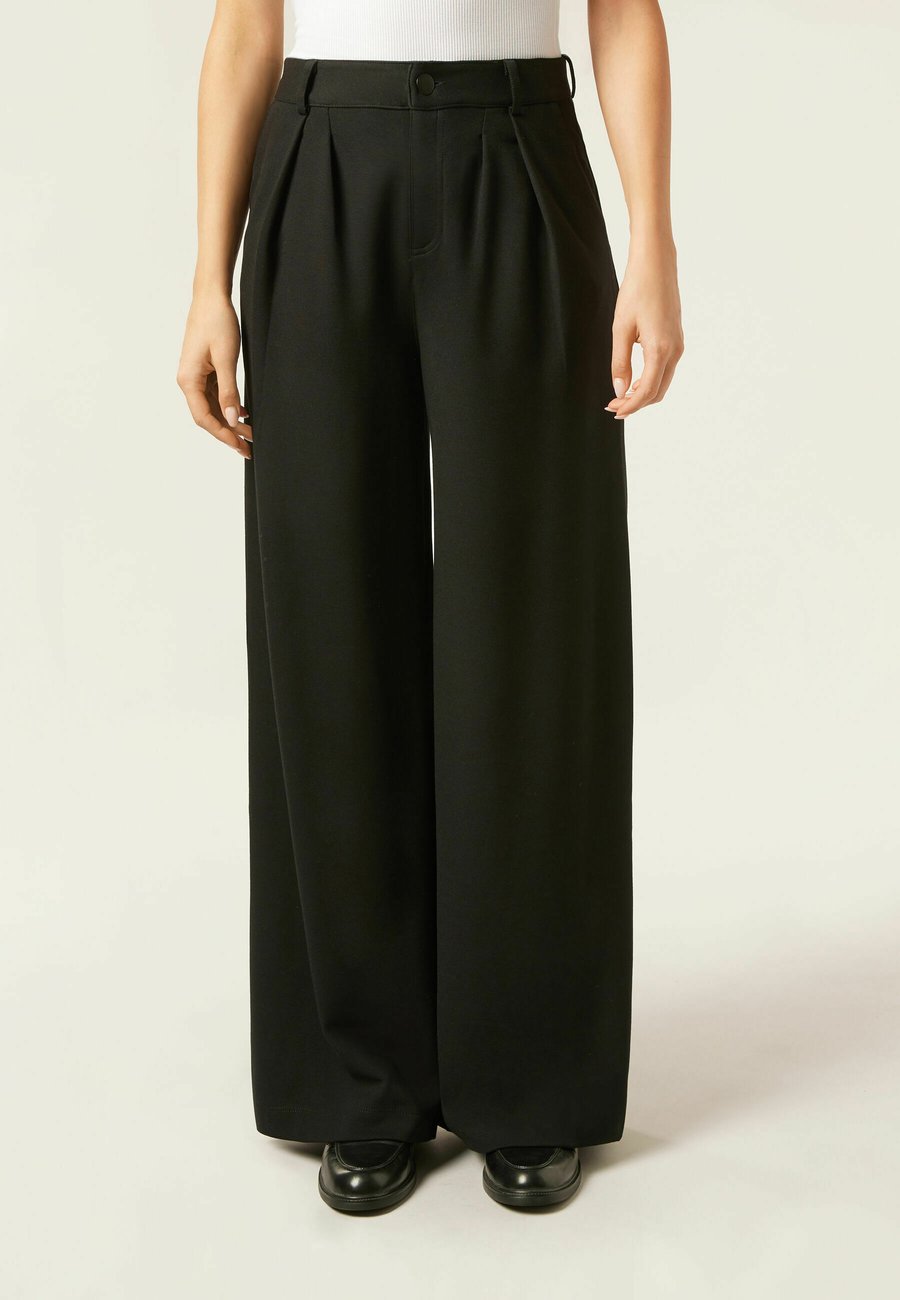 Брюки Calzedonia WITH PLEATS, Black
Брюки Calzedonia WITH PLEATS, Black