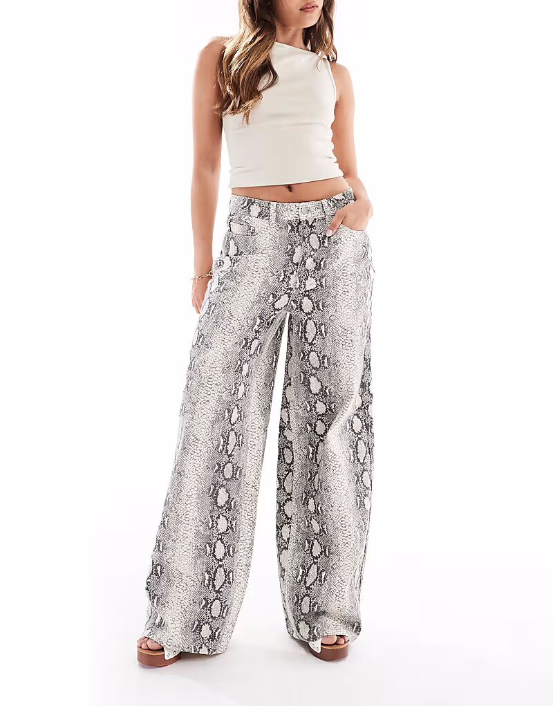 Джинсы Object с широкими штанинами и нейтральным змеиным принтом
Джинсы Object с широкими штанинами и нейтральным змеиным принтом