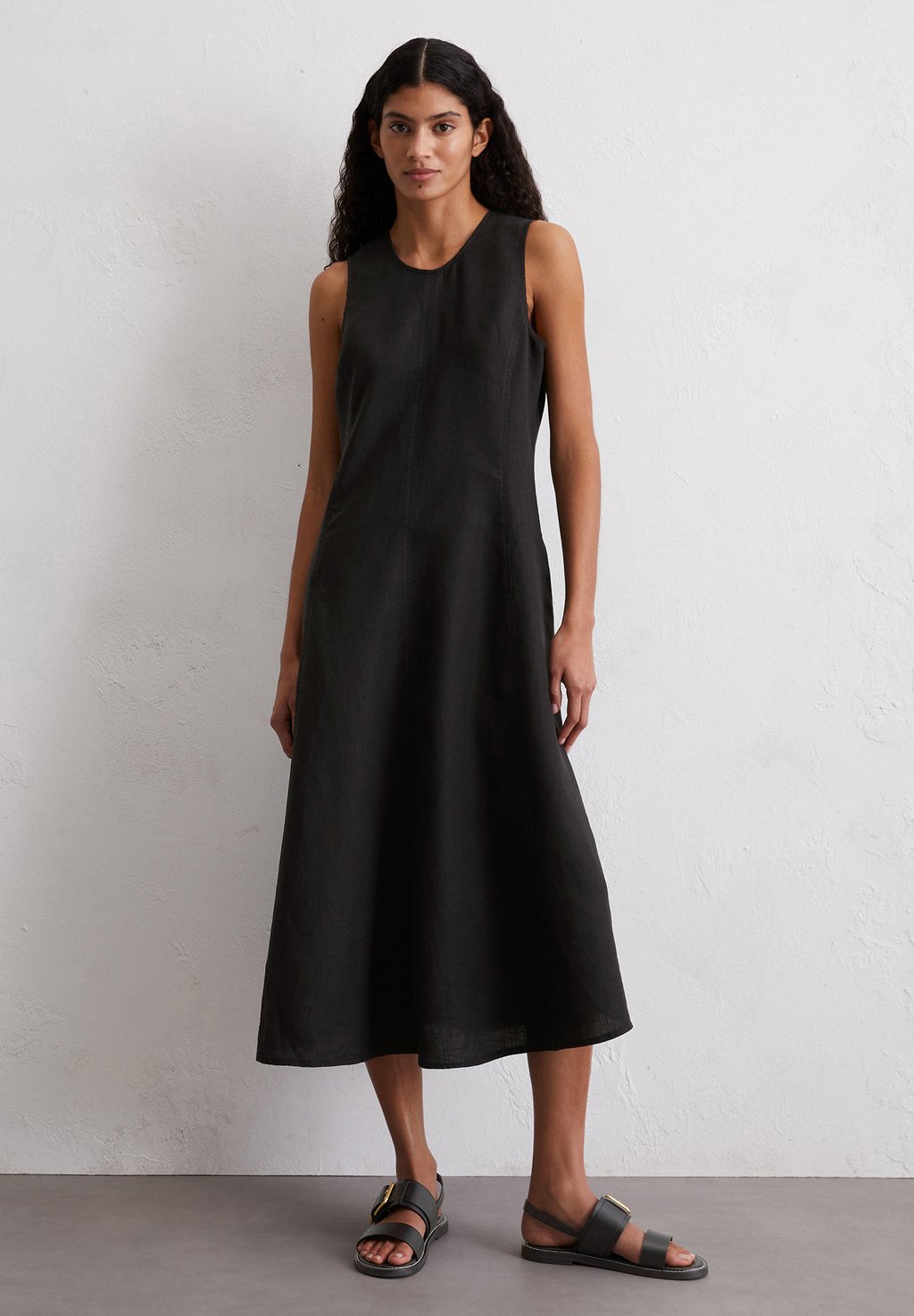 Повседневное платье ÄRMELLOSES -SHAPED IN A-LINIE GESCHNITTEN Marc O'Polo, черный
Повседневное платье ÄRMELLOSES -SHAPED IN A-LINIE GESCHNITTEN Marc O'Polo, черный