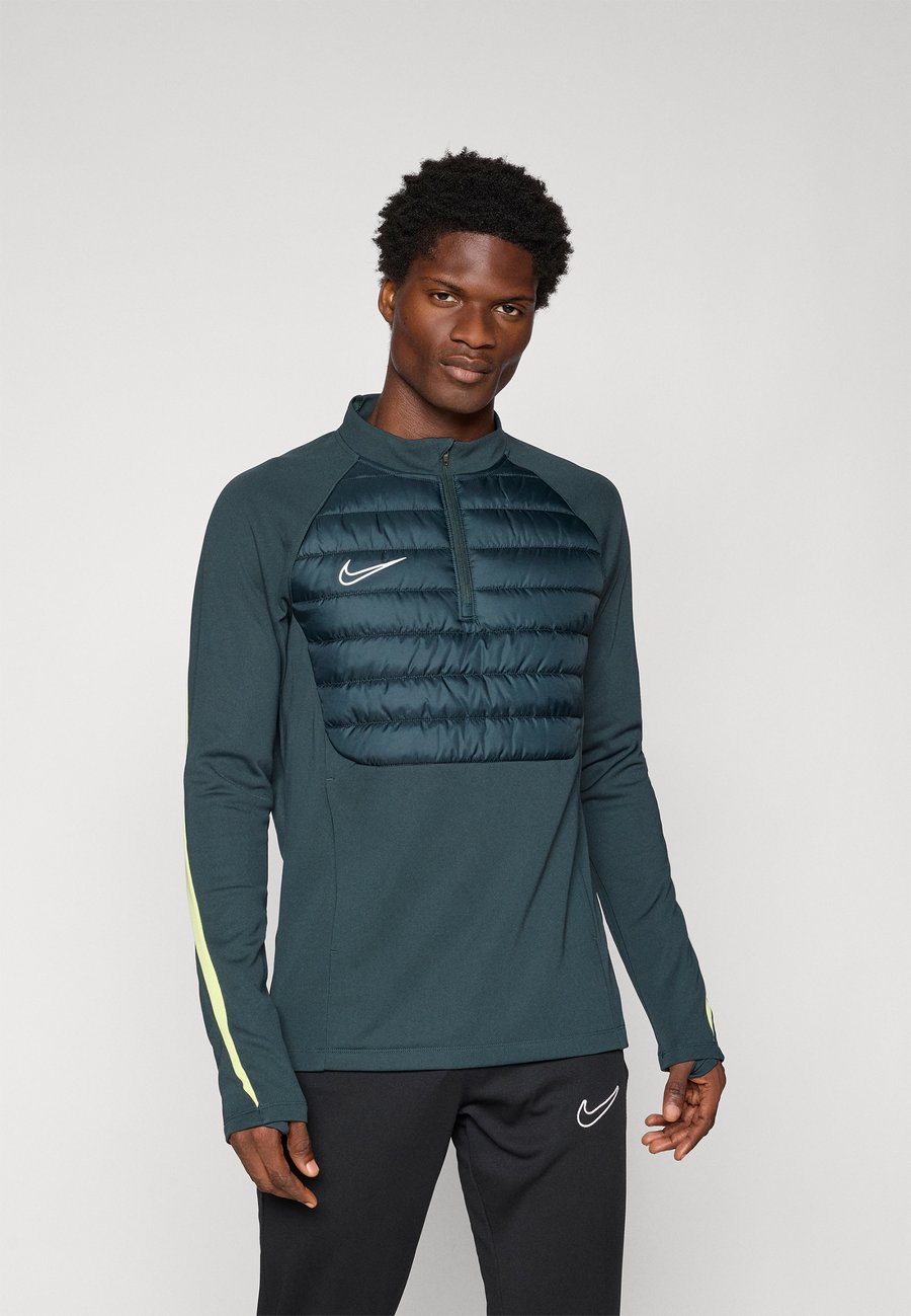 Топ Nike Performance TOP, Seaweed/Limelight/Reflective Silver-Coloured/Light Green
Топ Nike Performance TOP, Seaweed/Limelight/Reflective Silver-Coloured/Light Green