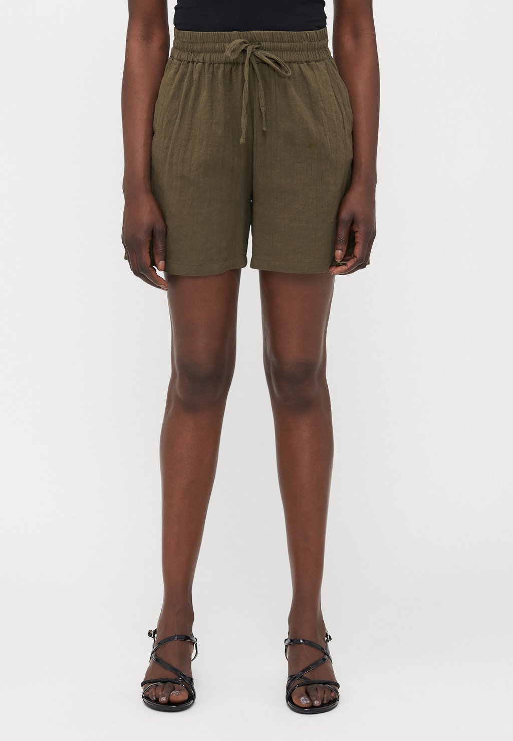 Шорты ONLTIZANA STRING ONLY Tall, темно-зеленый
Шорты ONLTIZANA STRING ONLY Tall, темно-зеленый