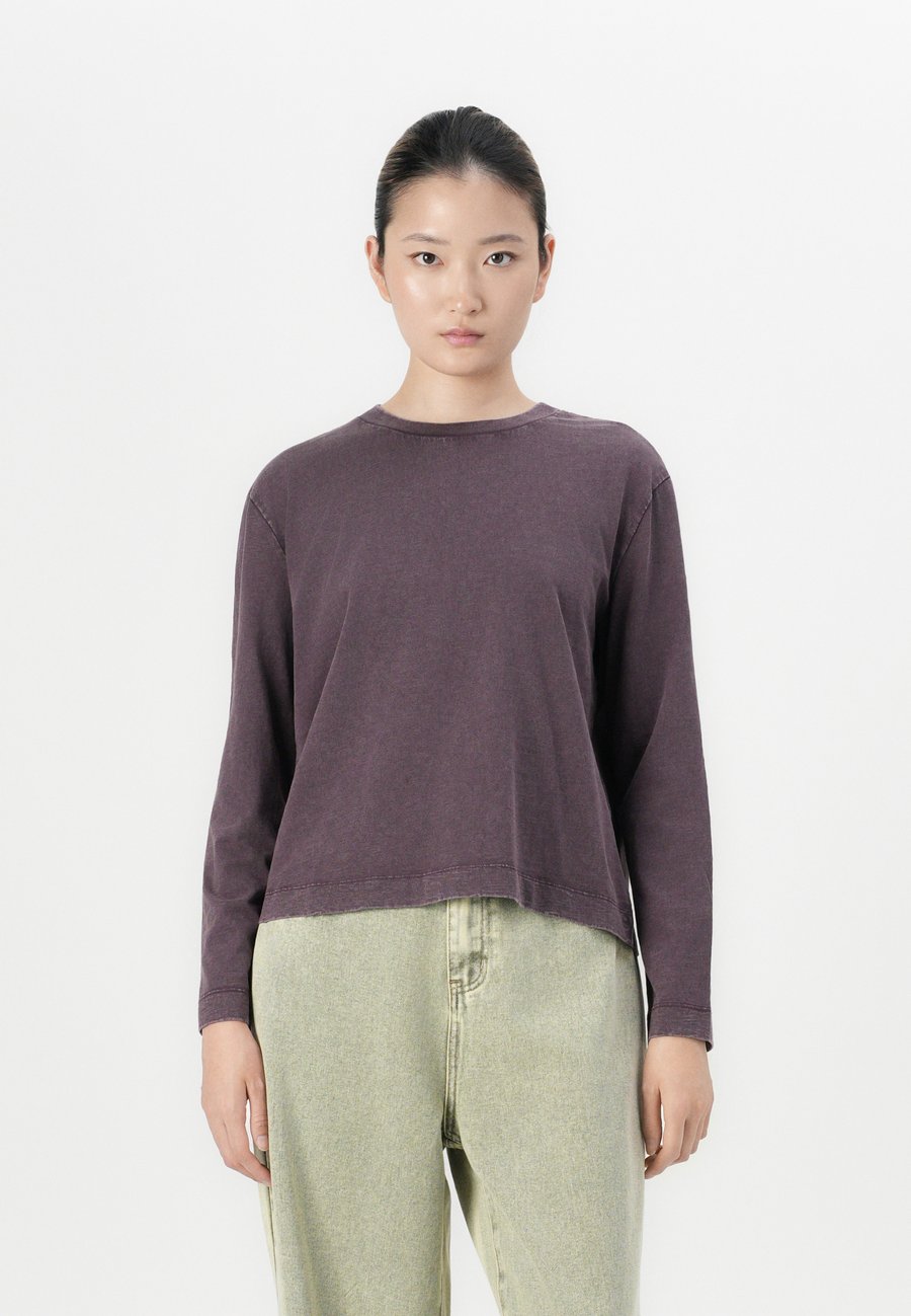 Топ Selected Femme SLFDIA RELAXED LS TEE, Plum Perfect/Lilac
Топ Selected Femme SLFDIA RELAXED LS TEE, Plum Perfect/Lilac