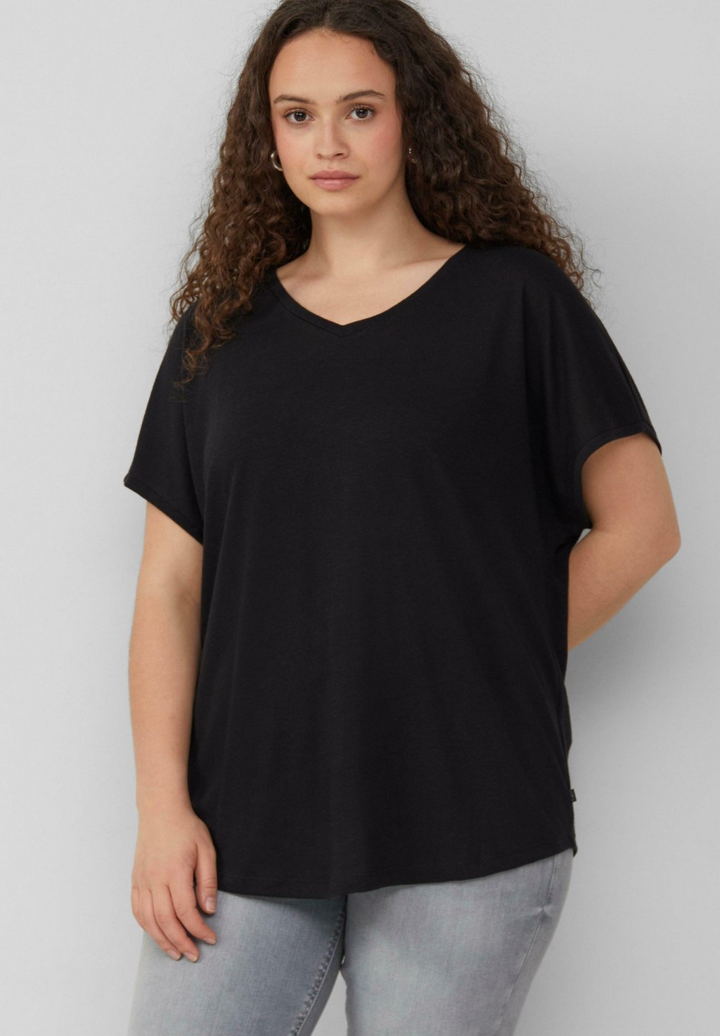 Базовая футболка QS, черный
Базовая футболка QS, черный